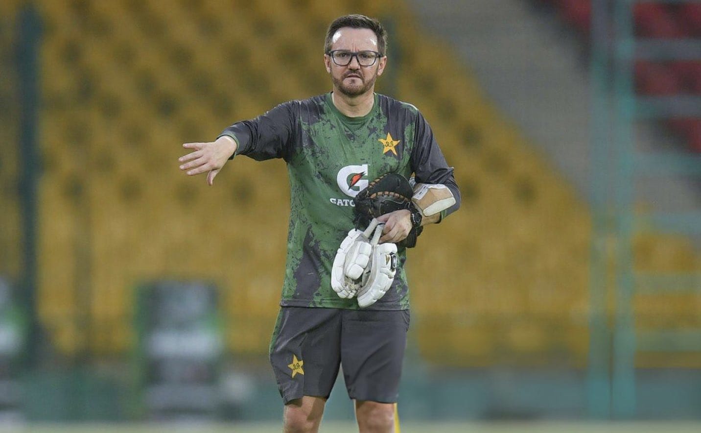 "ശരിയായി ചിന്തിക്കാത്ത മാനേജ്മെൻ്റിനെയാണ് ഇക്കാര്യത്തിൽ കുറ്റപ്പെടുത്തേണ്ടത്. വിവേകമില്ലാത്ത പരിശീലനമാണിത് എന്ന് ഞാൻ പറയും. എൻ്റെ കഠിനമായ വാക്കുകൾക്ക് ക്ഷമിക്കണം. പക്ഷേ, വിവേകമില്ലാത്ത പരിശീലനമാണിത്."- ഷൊഐബ് അക്തർ കുറ്റപ്പെടുത്തി.