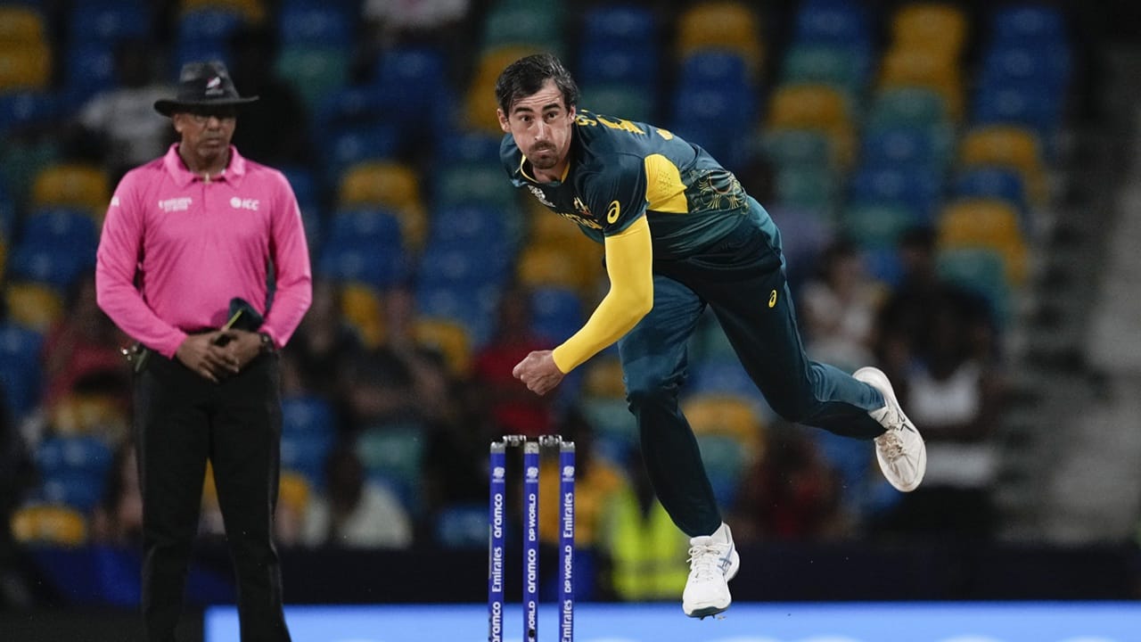 ഓസ്‌ട്രേലിയന്‍ പേസര്‍ മിച്ചല്‍ സ്റ്റാര്‍ക്ക് ടി20 ക്രിക്കറ്റില്‍ നിന്നു വിരമിച്ചു. ടെസ്റ്റിലും, ഏകദിനത്തിലും ശ്രദ്ധ കേന്ദ്രീകരിക്കാനാണ് സ്റ്റാര്‍ക്ക് ടി20യില്‍ നിന്നു വിരമിച്ചത് (Image Credits: PTI)