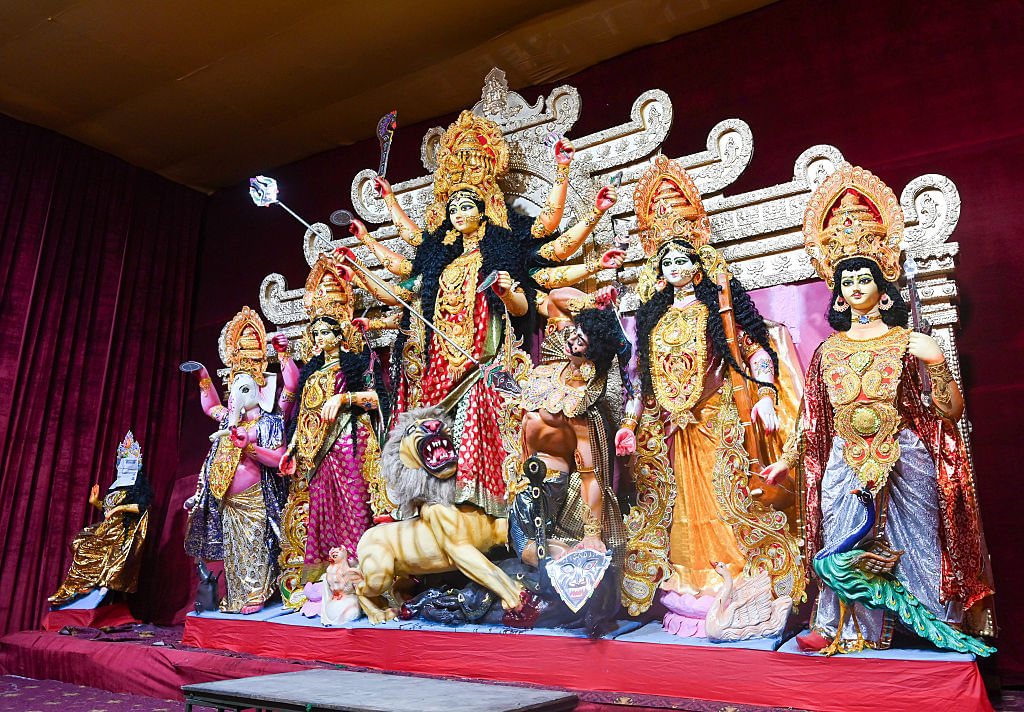 ഈ ദിവസം, ആചാരാനുഷ്ഠാനങ്ങളുടെയും സമ്പൂര്ണ്ണ ഭക്തിയുടെയും സഹായത്തോടെ ആത്മീയ പരിശീലനം നടത്തുന്ന ഒരു ഭക്തന് എല്ലാ നേട്ടങ്ങളും കൈവരിക്കുമെന്ന് വിശ്വസിക്കപ്പെടുന്നു. വ്യാഴാഴ്ചയാണ് വിജയദശമി.