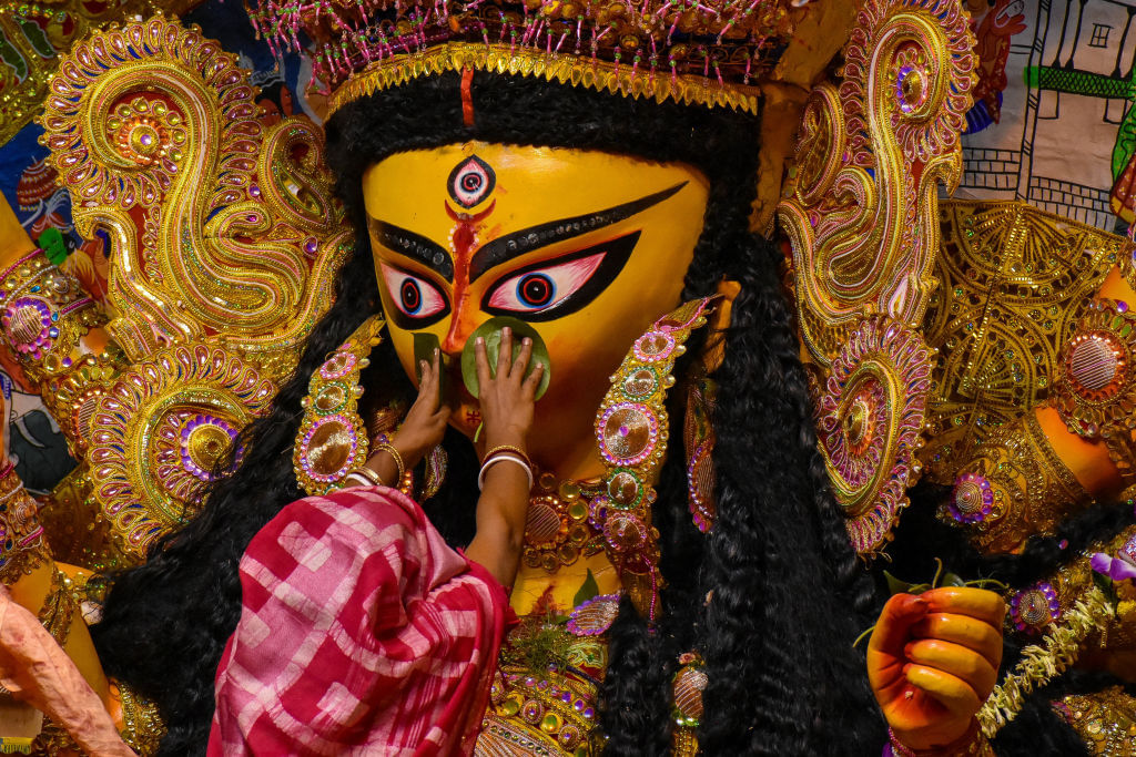 ഒമ്പതു ദിനരാത്രങ്ങള് നിറഞ്ഞു നിന്ന കഠിന വ്രതം താണ്ടി അജ്ഞാനത്തെ നീക്കി ശുദ്ധീകരിക്കപ്പെട്ട് മുന്നോട്ടുള്ള കുതിപ്പിന് ഊര്ജം തേടുന്ന ദിവസമാണ് വിജയദശമി. മഹിഷാസുരനെതിരെ ദുര്ഗ്ഗാദേവി നേടിയ വിജയത്തെ അനുസ്മരിക്കുന്ന ദിനമാണിത്.