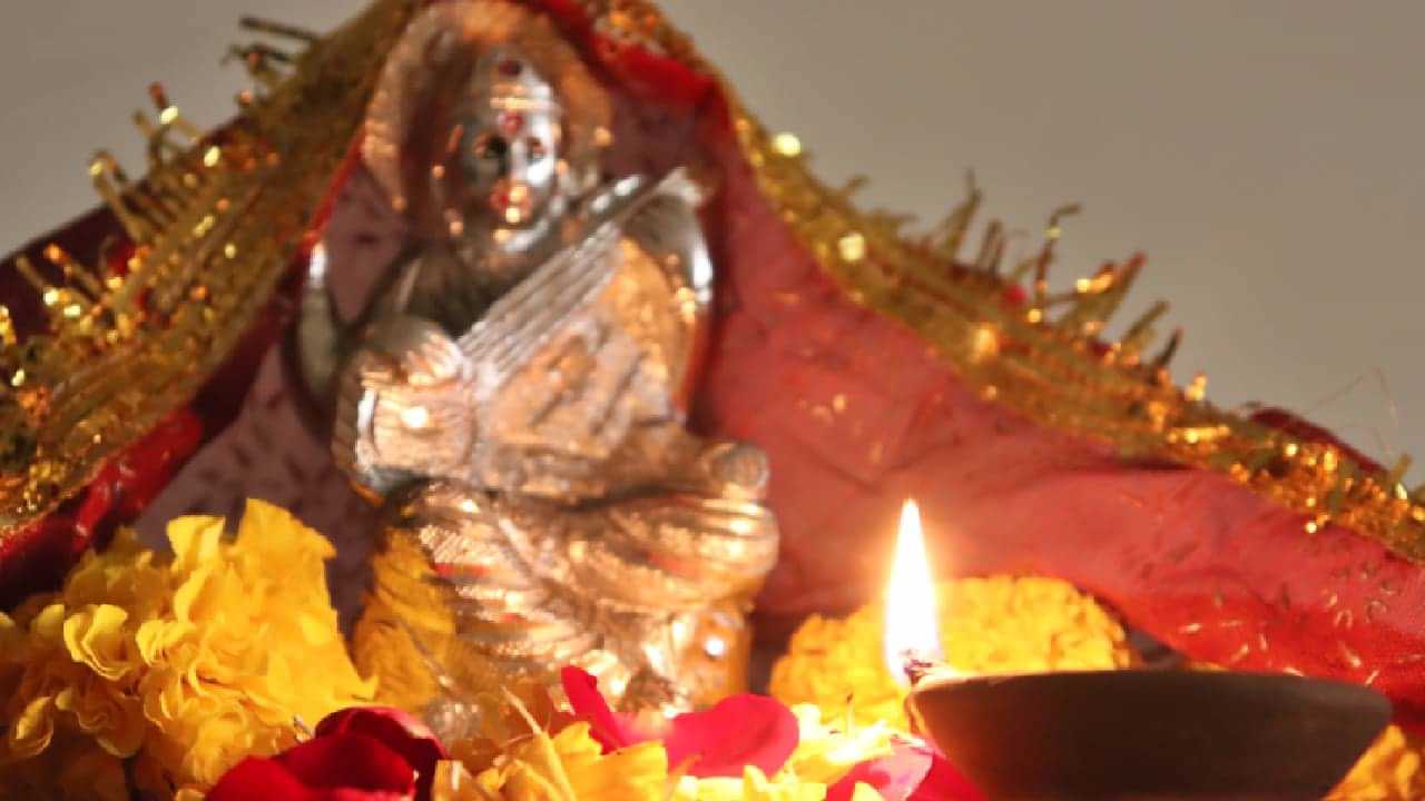 Navratri 2025: നവരാത്രി വ്രതം ആരംഭിക്കേണ്ടത് എപ്പോൾ, അനുഷ്ഠിക്കേണ്ടതെങ്ങനെ? അറിയേണ്ടതെല്ലാം