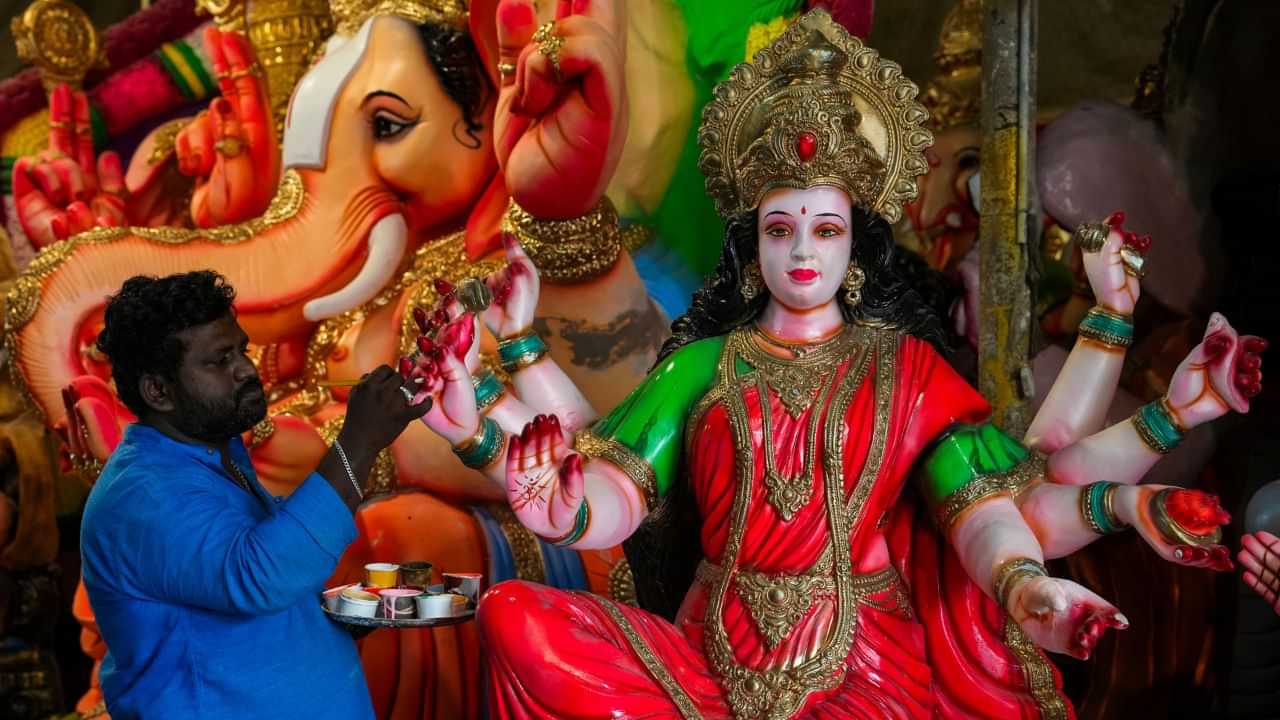 Navratri 2025: നവരാത്രിയിൽ ദേവീ പ്രീതിക്കായി ഈ ക്ഷേത്രങ്ങൾ സന്ദർശിക്കൂ; ഫലം ഉറപ്പാണ്