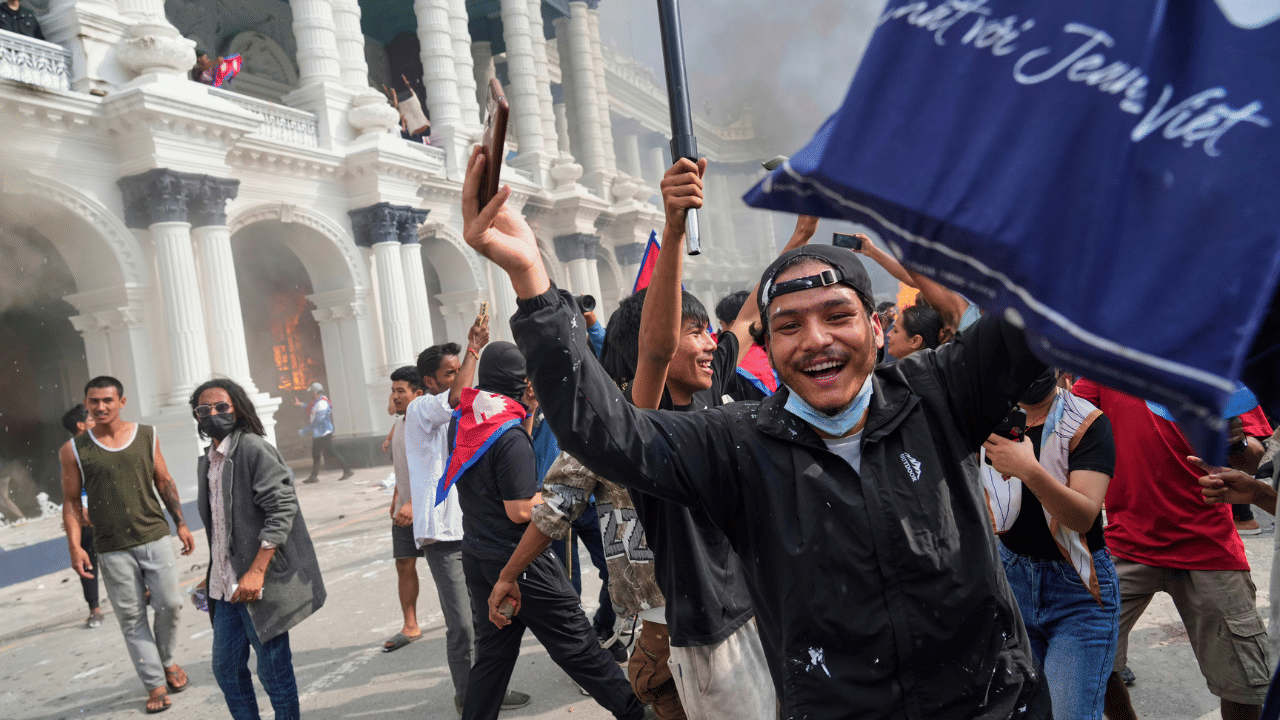 Nepal Gen Z Protest: ഫെയ്സ്ബുക്ക് നിരോധനം കത്തിച്ച ‘ജെൻ സി വിപ്ലവം’; പിന്നാലെ ഹിന്ദുരാഷ്ട്രത്തിന് മുറവിളി, നേപ്പാളിൽ സംഭവിക്കുന്നത് എന്ത്?