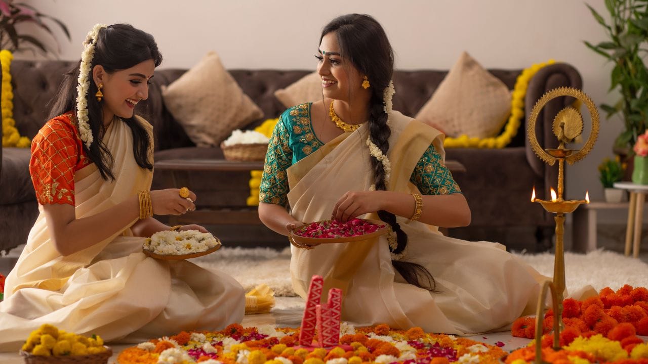 ഐശ്വര്യത്തിന്റെയും സമൃദ്ധിയുടെയും മറ്റൊരു ഓണക്കാലം വന്നെത്തി ഈ വര്‍ഷം നിങ്ങള്‍ക്ക് സര്‍വ്വൈശ്വര്യം സമ്മാനിക്കട്ടെ, പ്രിയപ്പെട്ടവരെ നിങ്ങള്‍ക്കെന്റെ പൊന്നോണാശംസകള്‍.