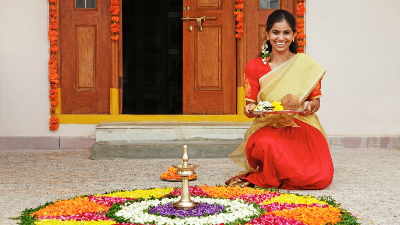 സന്തോഷത്തോടെ നമുക്കീ പൊന്നോണ നാളുകള്‍ ആഘോഷിക്കാം ഏവര്‍ക്കും ആശംസകള്‍, പൂക്കളം പോലെ നിങ്ങളുടെ ജീവിതവും വര്‍ണാഭമാകട്ടെ, ഓണം വരവായി! സ്‌നേഹവും സന്തോഷവും നിങ്ങളുടെ ജീവിതത്തില്‍ നിറയട്ടെ. 

