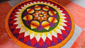 Onam 2025 Pookkalam: നടുവിൽ തൃക്കാക്കരപ്പനും തുമ്പപ്പൂവും; തിരുവോണത്തിന് പൂക്കളമൊരുക്കേണ്ടത് ഇങ്ങനെ