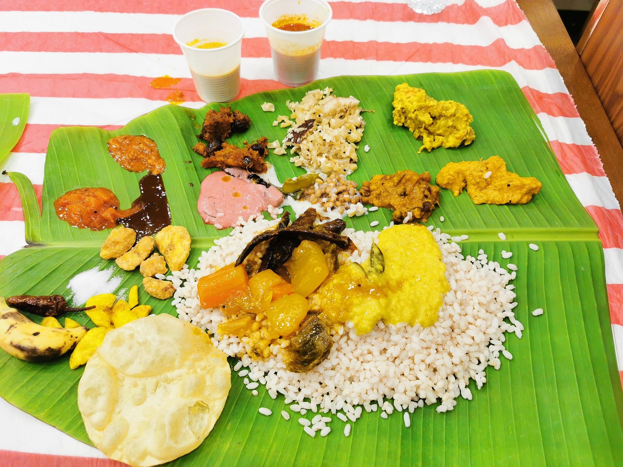 ഓണക്കാലത്ത് സുഹൃത്തുക്കളുടെയും ബന്ധുക്കളുടെയും വീടുകളിൽ വിരുന്നിന് പോകുന്നതിൽ പ്രശ്നമില്ലെങ്കിലും ഭക്ഷണകാര്യത്തിൽ ശ്രദ്ധിക്കണം. സ്വയം നിയന്ത്രണമുണ്ടാക്കേണ്ടത് പ്രമേഹരോഗികൾക്ക് മാത്രമല്ല, എല്ലാവർക്കും വളരെ നിർണായകമായ ആവശ്യകതയാണ്.