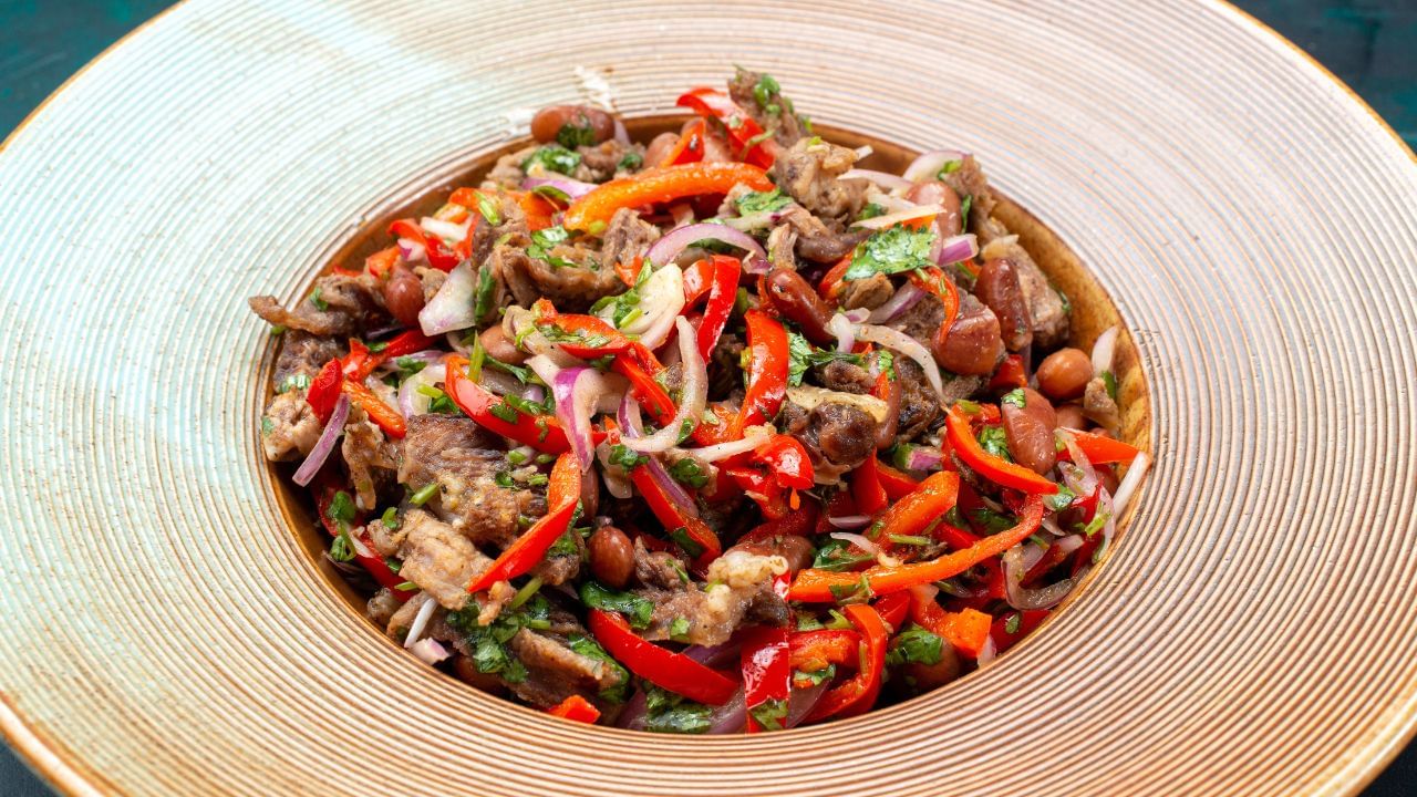 സവാള ശരീരത്തിലെ അനാവശ്യ മാലിന്യങ്ങൾ പുറന്തള്ളി കുടൽ വൃത്തിയാക്കാൻ സഹായിക്കുന്നു. ഇവ ദഹനം മെച്ചപ്പെടുത്താനും ഏറെ നല്ലതാണ്. ആന്റി ഓക്‌സിഡന്റുകൾ അടങ്ങിയിരിക്കുന്നതിനാൽ ശരീരത്തിലെ ചീത്ത കൊളസ്‌ട്രോൾ കുറയ്ക്കാനും ഇത് സഹായിക്കും. (Image Credits: Pexels)