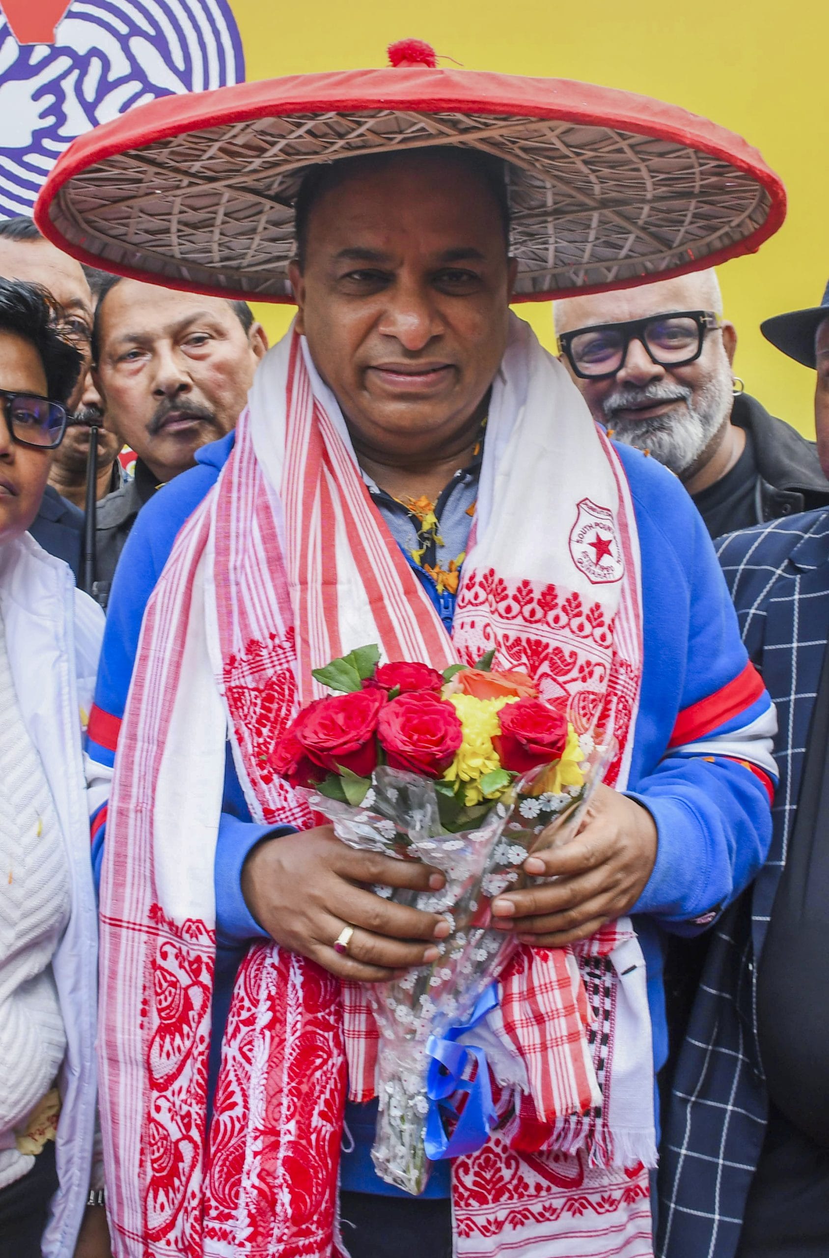 എന്നാൽ, ഐസിസി ഇവൻ്റുകളിൽ പാകിസ്താനെതിരായ മത്സരം ബഹിഷ്കരിക്കുകയെന്നത് അസാധ്യമാണെന്ന് ബിസിസിഐ പ്രസിഡൻ്റ് ദേവജിത് സൈകിയ വ്യക്തമാക്കിയിരുന്നു. മത്സരത്തിൽ കളിക്കാതിരുന്നാൽ ഐസിസി നടപടിയെടുക്കുമെന്നാണ് അദ്ദേഹം വിശദീകരിച്ചത്. 