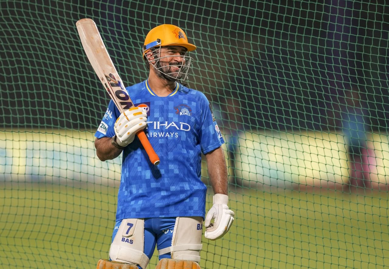 രണ്ടാം സ്ഥാനത്തുള്ള ധോണി 2007 ടി20 ലോകകപ്പിലാണ് നേട്ടം കുറിച്ചത്. ആറ് ഇന്നിംഗ്സിൽ നിന്ന് 30.80 ശരാശരിയിൽ, 128.33 സ്ട്രൈക്ക് റേറ്റിൽ ധോണി നേടിയത് 154 റൺസ്. 45 ആയിരുന്നു ടോപ്പ് സ്കോർ. ഈ ടൂർണമെൻ്റിൽ ഇന്ത്യ പാകിസ്താനെ വീഴ്ത്തി കിരീടം ചൂടിയിരുന്നു.