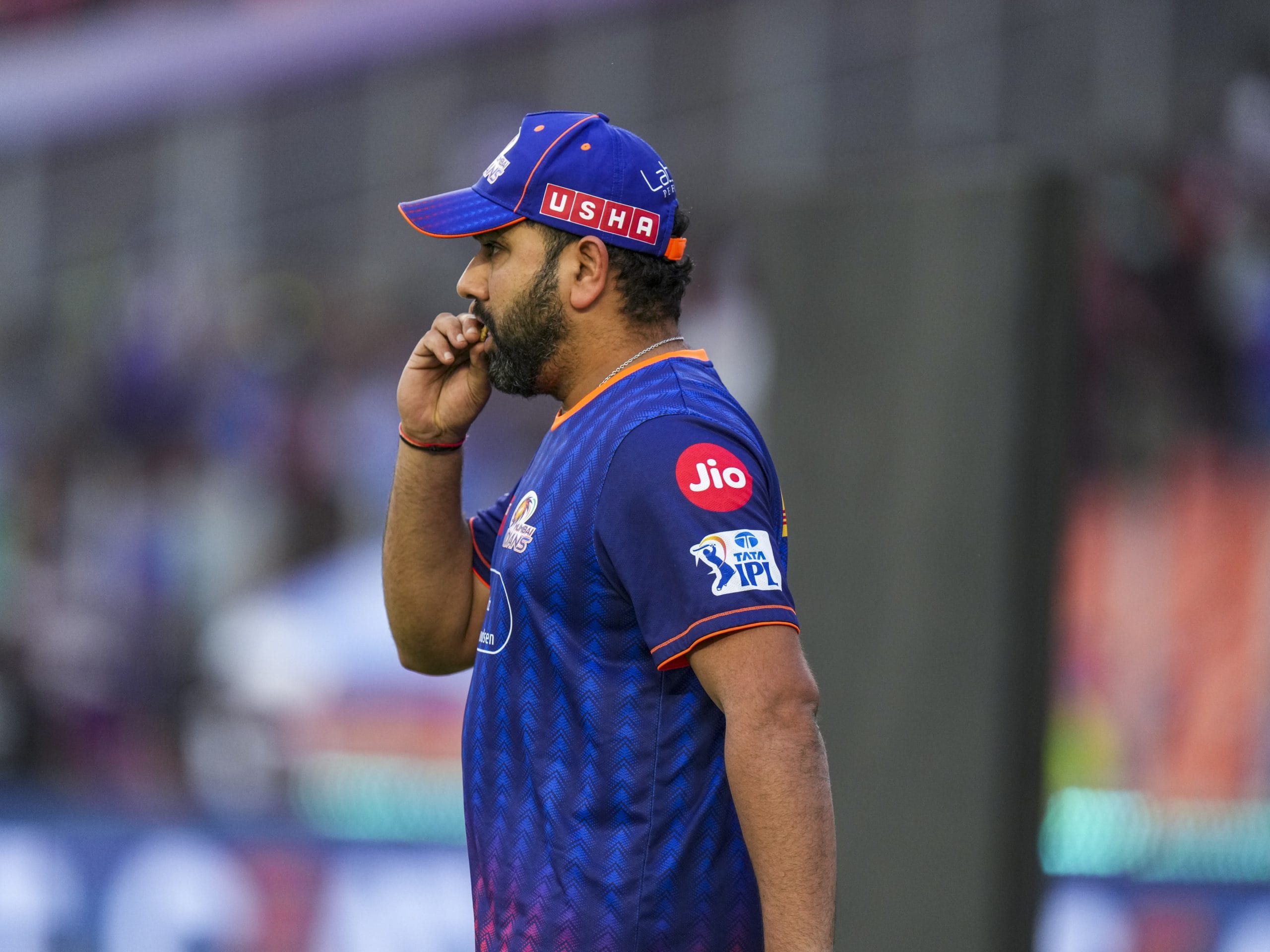 ഇതോടെയാണ് 2027 ഏകദിന ലോകകപ്പാണ് കോലിയുടെയും രോഹിതിൻ്റെയും ലക്ഷ്യമെന്ന വാർത്തകൾ പുറത്തുവന്നത്. ഇത് ഇരുവരും സ്ഥിരീകരിച്ചിട്ടില്ലെങ്കിലും ഏകദിന ലോകകപ്പ് നേടി വിരമിക്കാനുള്ള ശ്രമങ്ങളാണ് ഇരുവരും നടത്തുമെന്ന വാർത്തകളും പുറത്തുവരുന്നുണ്ട്.
