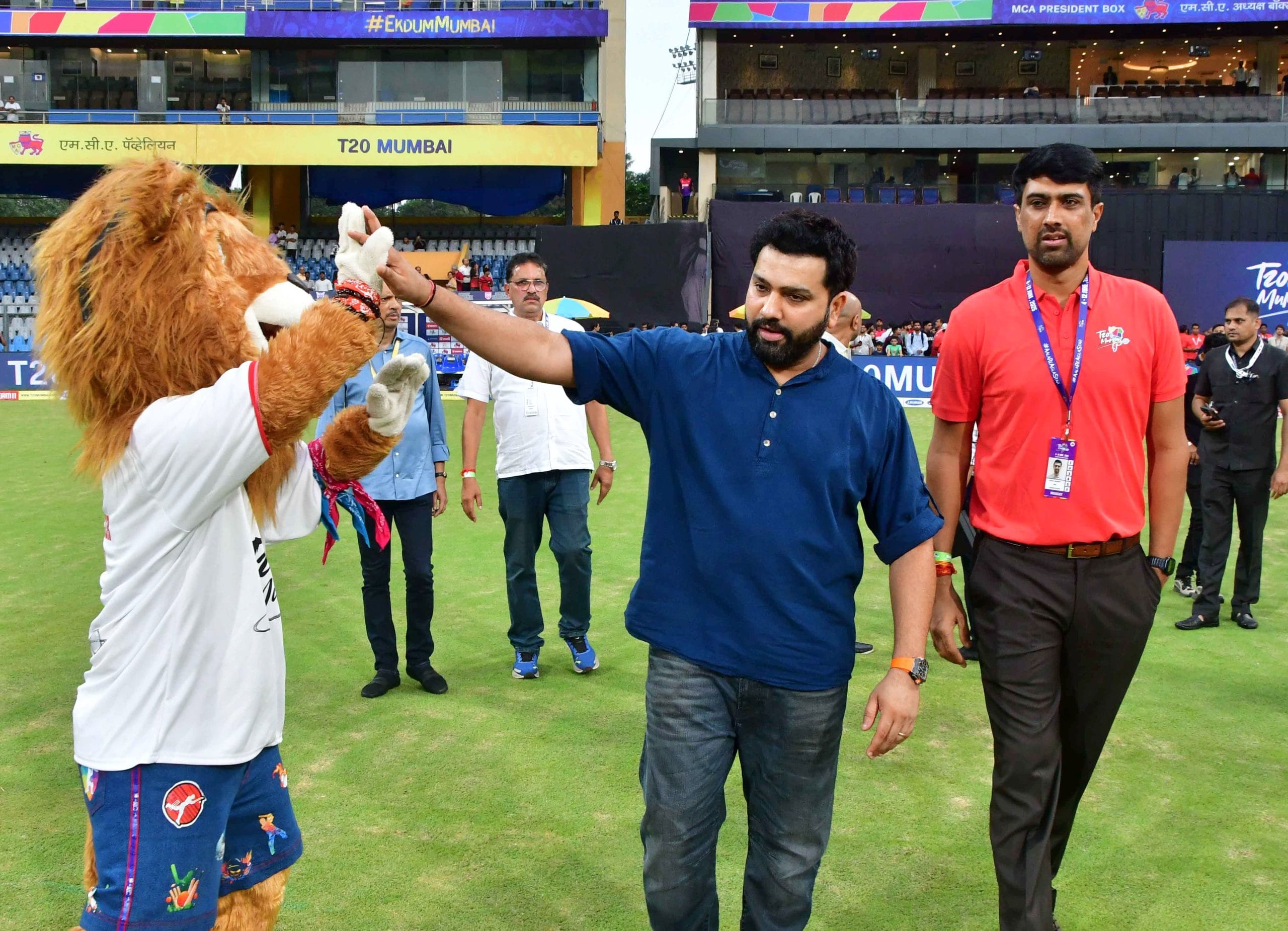 ടെസ്റ്റ്, ടി20 ഫോർമാറ്റുകളിൽ നിന്ന് വിരമിച്ച രോഹിത് ഇപ്പോൾ ഏകദിന മത്സരങ്ങളിൽ മാത്രമേ കളിക്കുന്നുള്ളൂ. 2027 ഏകദിന ലോകകപ്പ് വരെ കളിക്കാനാണ് രോഹിതിൻ്റെ ശ്രമം. അത് സാധ്യമാവണമെങ്കിൽ ഓസ്ട്രേലിയൻ പര്യടനത്തിൽ രോഹിത് ശർമ്മയുടെ പ്രകടനം വളരെ നന്നാവേണ്ടതുണ്ട്.
