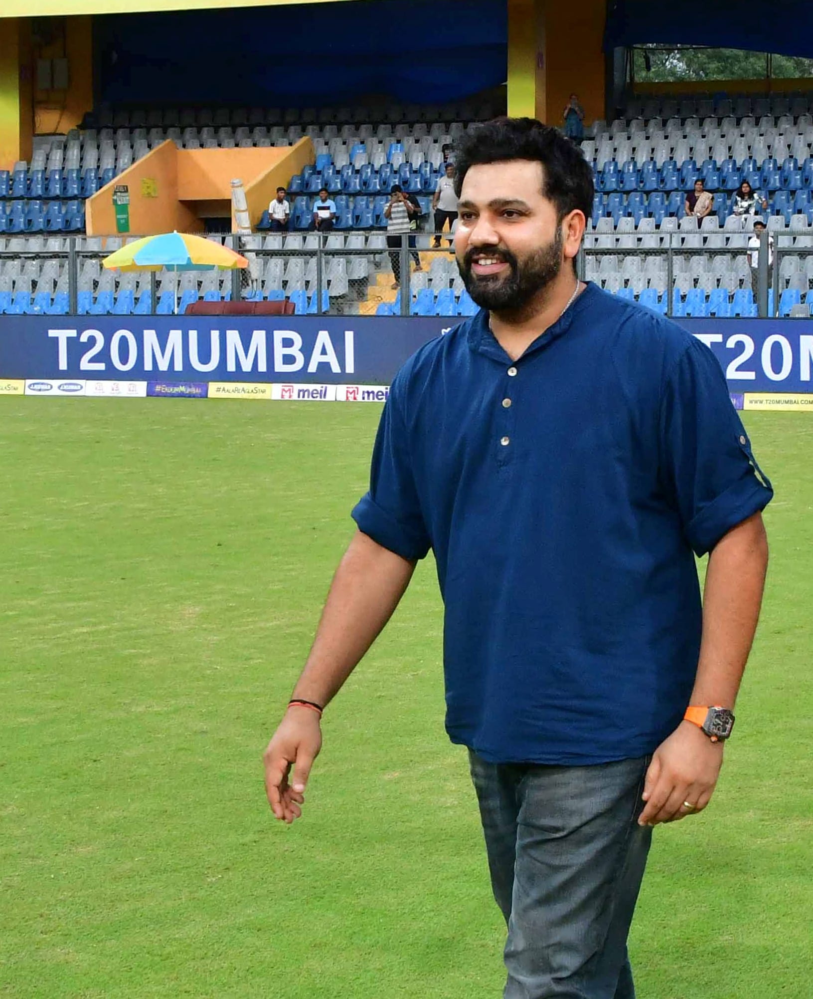 ചാമ്പ്യൻസ് ട്രോഫി കിരീടനേട്ടത്തിന് ശേഷം രോഹിത് ശർമ്മയും വിരാട് കോലിയും രാജ്യാന്തര മത്സരങ്ങളിൽ നിന്ന് വിരമിച്ചേക്കുമെന്ന് റിപ്പോർട്ടുകളുയർന്നിരുന്നു. എന്നാൽ, ഇരുവരും വിരമിക്കലിനെപ്പറ്റിയുള്ള സൂചനകളൊന്നും നൽകിയില്ല. ഇരുവരും ഏകദിനങ്ങളിൽ മാത്രമേ ഇപ്പോൾ കളിക്കുന്നുള്ളൂ.
