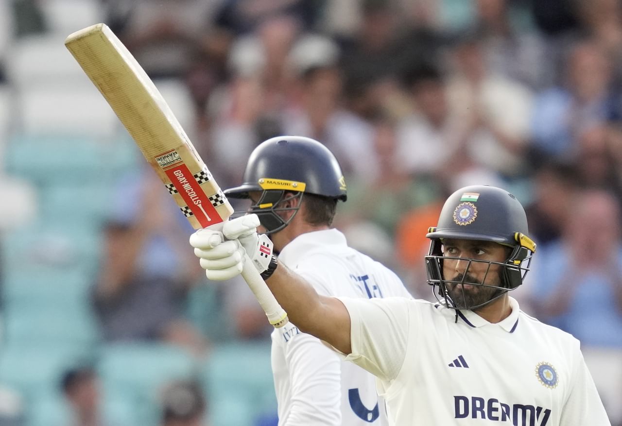 കരുൺ നായരുടെ ഇന്ത്യൻ കരിയർ ഏറെക്കുറെ അവസാനിച്ചെന്ന് സൂചന. ശ്രേയാസ് അയ്യരുടെ നേതൃത്വത്തിലുള്ള ഇന്ത്യ എ ടീമിൽ താരത്തിന് ഇടം ലഭിക്കാതിരുന്നതിനെ തുടർന്നാണ് കരുൺ നായരിൻ്റെ ഇന്ത്യൻ കരിയർ ഏറെക്കുറെ അവസാനിച്ചെന്ന റിപ്പോർട്ടുകൾ പുറത്തുവന്നത്. (Image Credits- PTI)