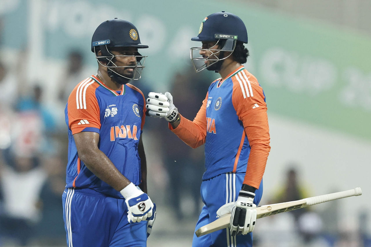 സൂപ്പർ ഫോർ ഉറപ്പിച്ചതിനാലും ദുർബല എതിരാളികൾ ആണ് എന്നതിനാലും ഒമാനെതിരെ ടീമിലെ മറ്റ് താരങ്ങൾക്ക് അവസരം കൊടുക്കുകയായിരുന്നു ഇന്ത്യ. സഞ്ജു മൂന്നാം നമ്പറിലും ഹാർദിക് നാലാം നമ്പറിലും ഇറങ്ങിയതും തിലക് വർമ്മ ഉൾപ്പെടെ പന്തെറിഞ്ഞതും ഇതിന് ഉദാഹരണമാണ്.