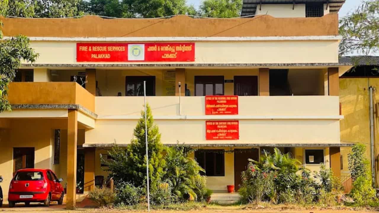 Palakkad Regional Fire Office Raid: വിജിലൻസ് മിന്നൽ പരിശോധന; പാലക്കാട് റീജണൽ ഫയർ ഓഫീസറിൽ നിന്ന് കണക്കിൽപ്പെടാത്ത പണം പിടിച്ചെടുത്തു