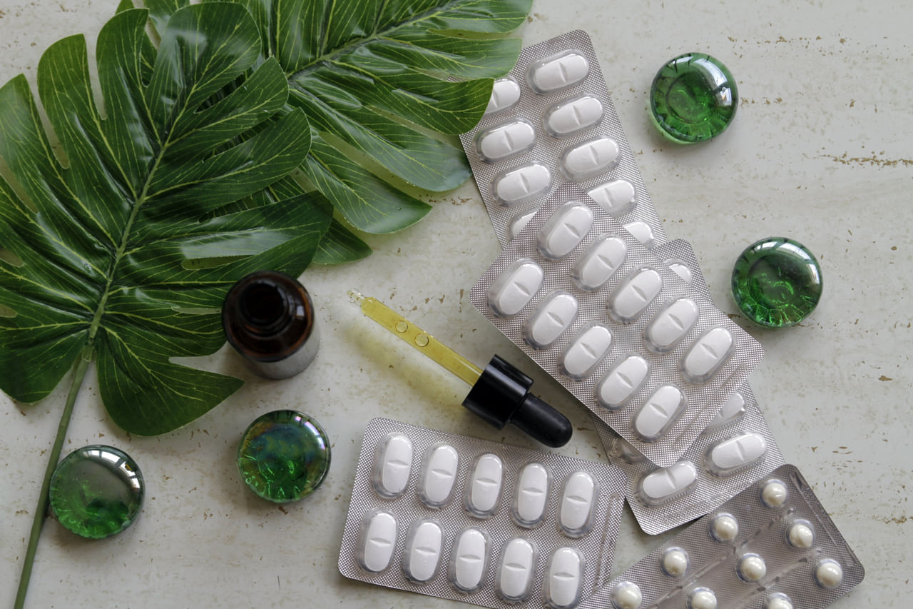 ശരീരത്തിന്‍റെ താപനില ക്രമപ്പെടുത്താനാണ് പ്രധാനമായും പാരസെറ്റാമോൾ ഡോക്ടർമാർ നിർ‌ദേശിക്കാറുള്ളത്. പനിയോ തലവേദനയോ മാറാന്‍ പാരാസെറ്റമോള്‍ കഴിക്കുന്നതുകൊണ്ട് കുഴപ്പമില്ല. എന്നാല്‍ ഇത് ദീർഘകാലത്തേക്ക് പതിവായി കഴിക്കുന്നത് നല്ലതല്ല.