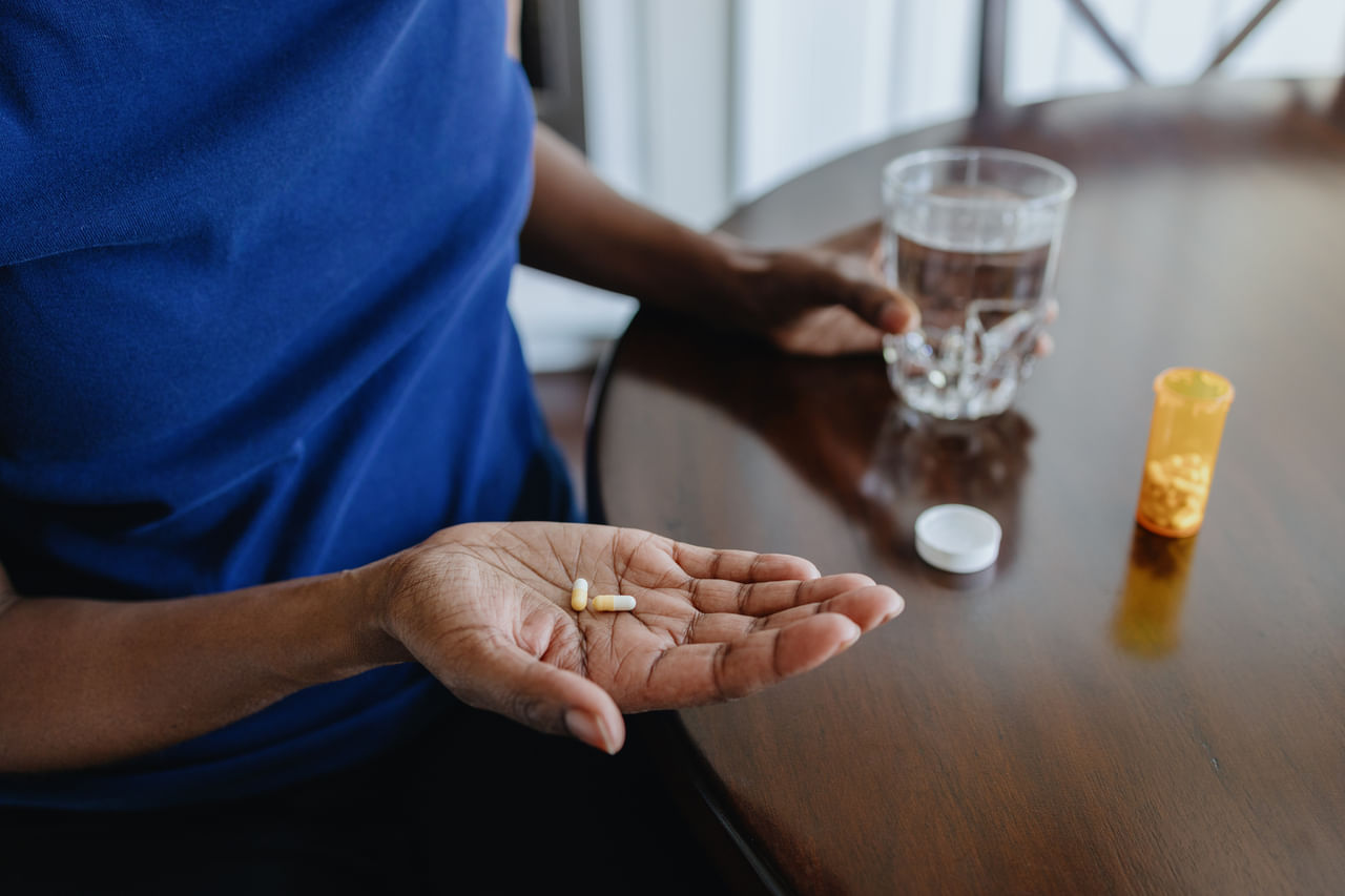 പതിവായി പാരസെറ്റമോള്‍ കഴിക്കുന്നത്  രക്തസമ്മർദം കൂട്ടുകയും ഹൃദയാഘാത സാധ്യത വർധിപ്പിക്കുകയും ചെയ്യുമെന്നാണ് പഠനം. സ്കോട്ട്ലാന്‍റിലെ എഡിൻബർഗ് സർവകലാശാലയിലെ ഗവേഷകര്‍ നടത്തിയ പഠനത്തിലാണ് ഇക്കാര്യം കണ്ടെത്തിയത്.