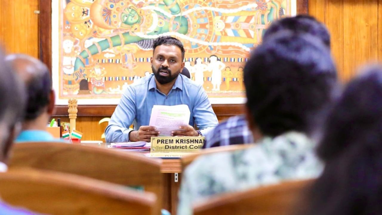 Pathanamthitta Collector: കണ്ടം ക്രിക്കറ്റ് കളിയിൽ കുട്ടികൾക്കൊപ്പം ഫുൾ പവർ; വാക്ക് പാലിച്ച് പത്തനംതിട്ട കളക്ടർ