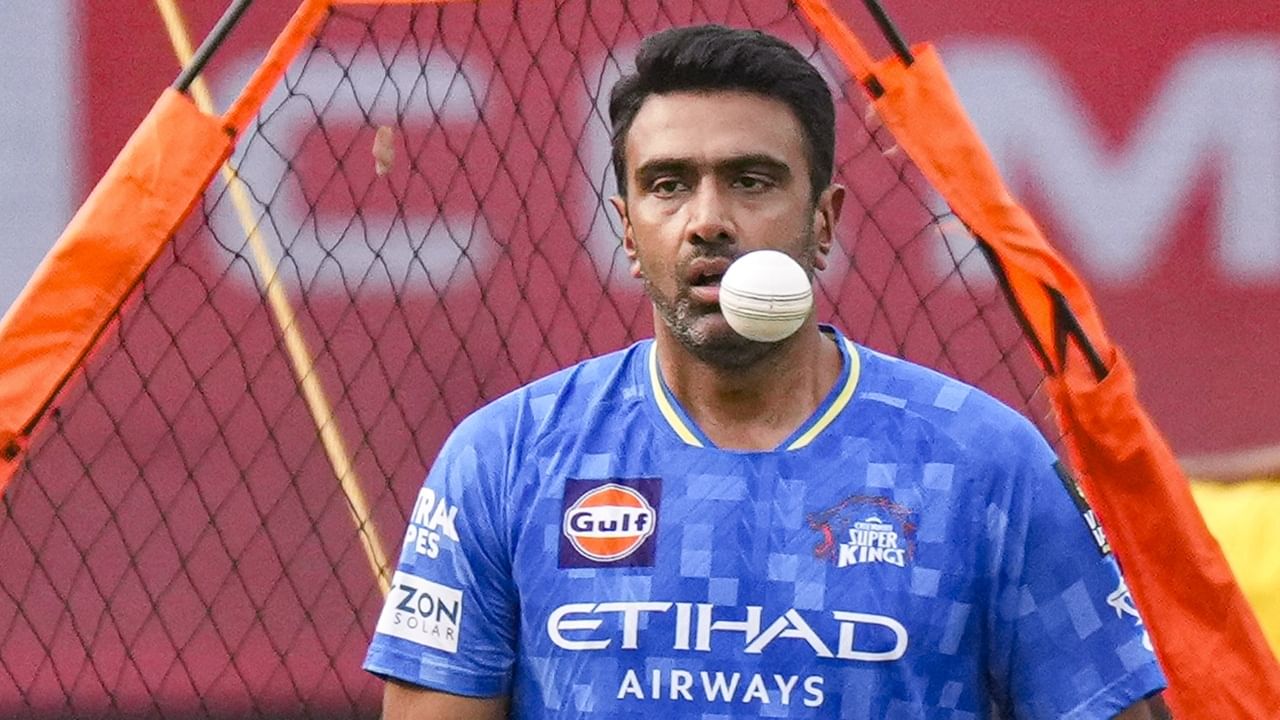 ബിഗ് ബാഷ് കളിക്കുന്ന ആദ്യ ഇന്ത്യക്കാരനല്ല അശ്വിന്‍. ഉന്മുക്ത് ചന്ദ് നേരത്തെ ലീഗില്‍ കളിച്ചിട്ടുണ്ട്. എന്നാല്‍ ഇന്ത്യയുടെ സീനിയര്‍ ടീമിനായി കളിച്ചവരില്‍ ഇതാദ്യമായാണ് ഒരു താരം ബിഗ് ബാഷ് കളിക്കുന്നത് (Image Credits: PTI)