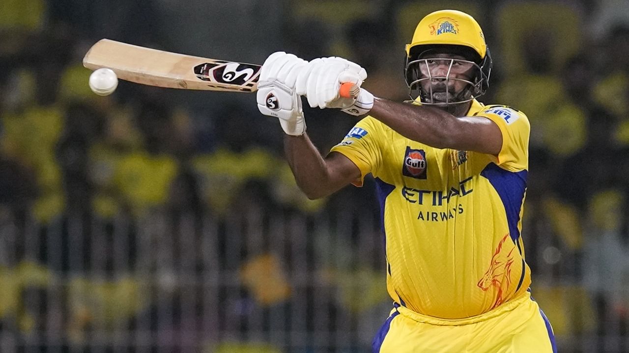 സിഡ്‌നിക്കായി കളിക്കുന്നതിന്റെ കാരണം താരം വ്യക്തമാക്കി. തന്നെ എങ്ങനെ ഉപയോഗിക്കണമെന്ന് ടീമിന് വ്യക്തമായ ധാരണയുണ്ടായിരുന്നുവെന്ന് അശ്വിന്‍ പറഞ്ഞു. ടീം മാനേജ്‌മെന്റുമായി സംസാരിച്ചിരുന്നുവെന്നും താരം വ്യക്തമാക്കി (Image Credits: PTI)