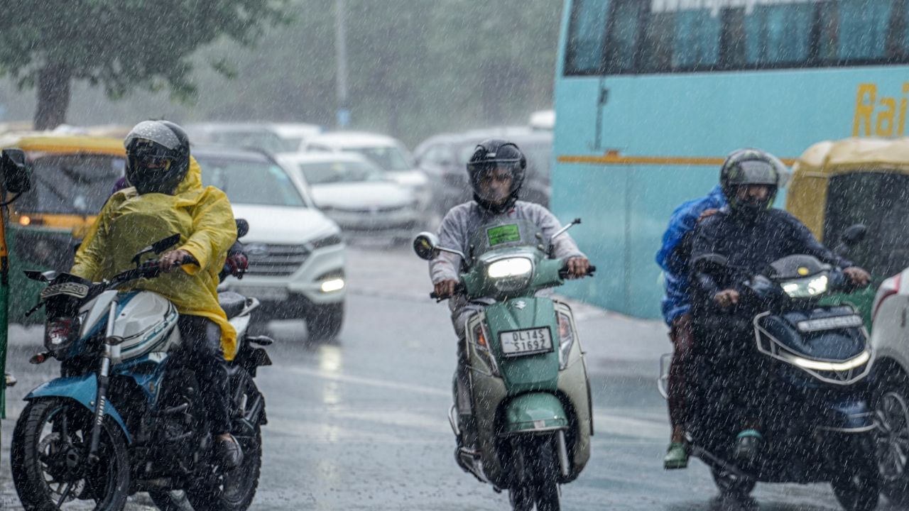 Kerala Rain Alert: ഇന്ന് മുന്നറിയിപ്പില്ല! ഉത്രാടം വെള്ളത്തിലാകും; നാലിന് മൂന്ന് ജില്ലകളിൽ യെല്ലോ അലർട്ട്