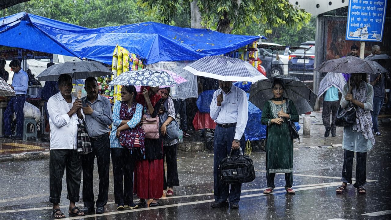 Kerala Rain Alert Update: സംസ്ഥാനത്ത് നാളെ പെരുമഴ; മൂന്ന് ജില്ലകളില്‍ റെഡ് അലര്‍ട്ട്, അഞ്ചിടത്ത് ഓറഞ്ച്