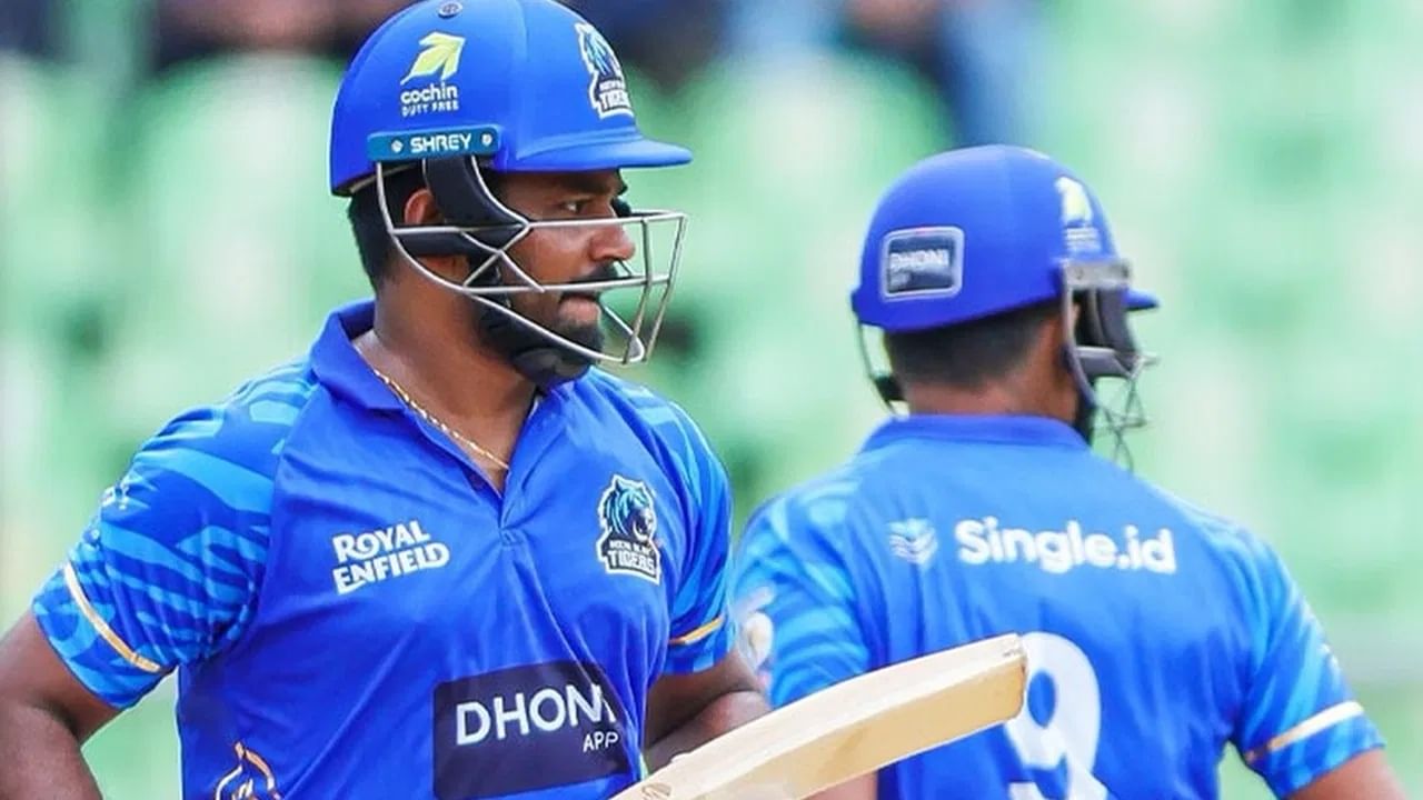 കൊച്ചി ബ്ലൂ ടൈഗേഴ്‌സിന്റെ വൈസ് ക്യാപ്റ്റനായിരുന്നു സഞ്ജു. ഏഷ്യാ കപ്പിനായി പോകേണ്ടതിനെ തുടര്‍ന്ന് സഞ്ജു വൈസ് ക്യാപ്റ്റന്‍ സ്ഥാനം ഒഴിഞ്ഞിരുന്നു. തുടര്‍ന്ന് മുഹമ്മദ് ഷാനുവിനെ വൈസ് ക്യാപ്റ്റനായി നിയമിച്ചു. സഞ്ജുവിന്റെ സഹോദരന്‍ സാലി സാംസണായിരുന്നു ക്യാപ്റ്റന്‍ (Image Credits: facebook.com/KochiBlueTigersOfficial)