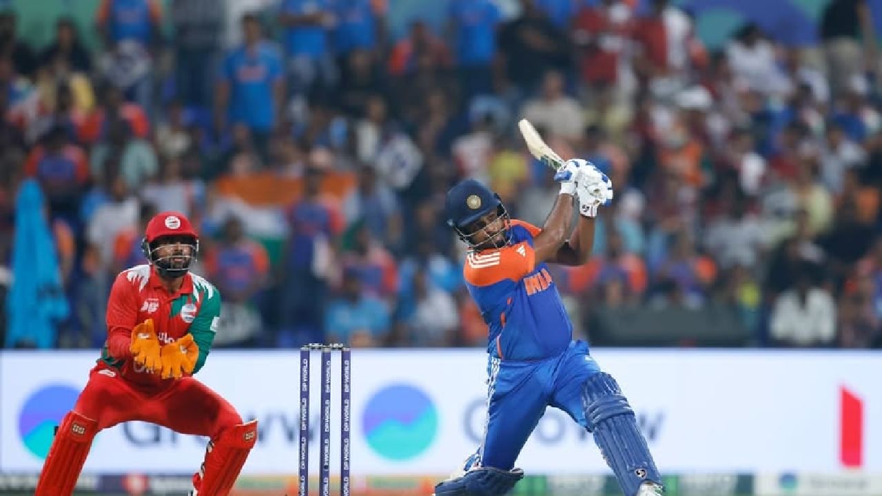 ഇതേ തുടര്‍ന്ന് താരത്തിനെതിരെ സോഷ്യല്‍ മീഡിയയില്‍ വിമര്‍ശനമുയരുകയാണ്. സഞ്ജു അര്‍ധ സെഞ്ചുറിക്ക് വേണ്ടിയാണ് കളിച്ചതെന്നാണ് ഒരു വാദം. സഞ്ജുവിന്റെ മിസ് ഹിറ്റുകളെ പരിഹസിക്കുന്നവരുമുണ്ട്. മികച്ച സ്‌ട്രൈക്ക് റേറ്റില്‍ അഭിഷേക് ശര്‍മയും, അക്‌സര്‍ പട്ടേലും, തിലക് വര്‍മയും കളിച്ചതും ഇവര്‍ ചൂണ്ടിക്കാട്ടുന്നു  (Image Credits: facebook.com/IndianCricketTeam)