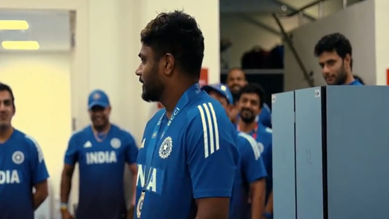 പരിശീലകന് ഗൗതം ഗംഭീറിന്റെ നിര്ദ്ദേശപ്രകാരം ഇന്ത്യന് ടീമിന്റെ ഫിസിയോതെറാപിസ്റ്റ് യോഗേഷ് പര്മാറാണ് ഇംപാക്ട് പ്ലയറെ തിരഞ്ഞെടുത്തത്. 'നമ്മുടെ സ്വന്തം ചേട്ടന്' അവാര്ഡ് നല്കുന്നുവെന്നായിരുന്നു യോഗേഷിന്റെ പ്രഖ്യാപനം (Image Credits: bcci.tv)