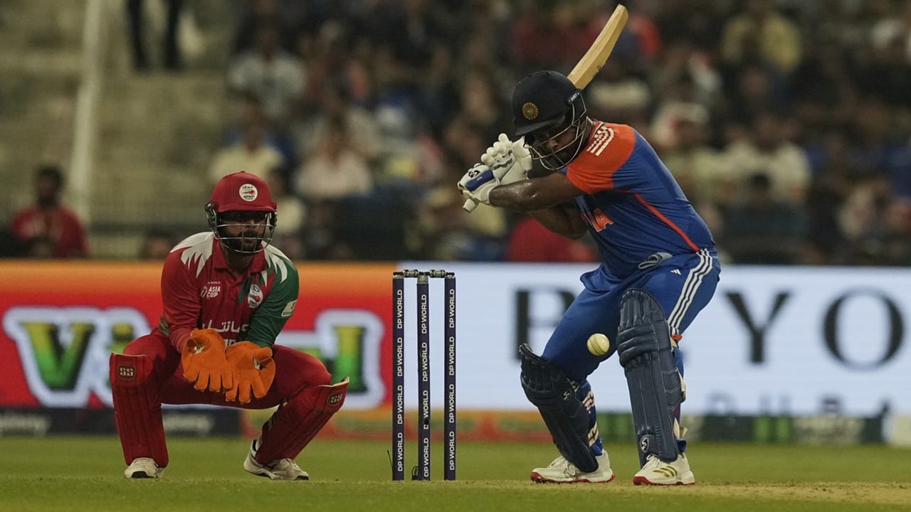 എന്നാല്‍ അഞ്ചാം നമ്പറിലാണ് താരം ബാറ്റു ചെയ്യുന്നത്. അതുകൊണ്ട് തന്നെ സഞ്ജുവിന് ബാറ്റിങിന് അവസരം ലഭിക്കുമോയെന്ന് വ്യക്തമല്ല. പ്രത്യേകിച്ചും, ഇന്ത്യ രണ്ടാമത് ബാറ്റ് ചെയ്താല്‍  (Image Credits: PTI)