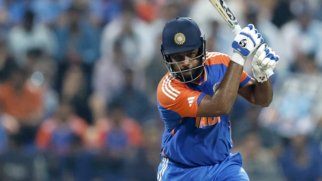 ഇന്ന് നടക്കുന്ന ഇന്ത്യ-പാക് മത്സരത്തില്‍ സഞ്ജുവിനെ കാത്തിരിക്കുന്നത് സുവര്‍ണാവസരമാണ്. എന്നാല്‍ അഞ്ചാം നമ്പറിലാണ് ബാറ്റ് ചെയ്യുന്നത് അതിനാല്‍ സഞ്ജുവിന് അധികം പന്തുകള്‍ നേരിടാന്‍ ലഭിക്കുമോയെന്നതിലാണ് സംശയം (Image Credits: PTI) 