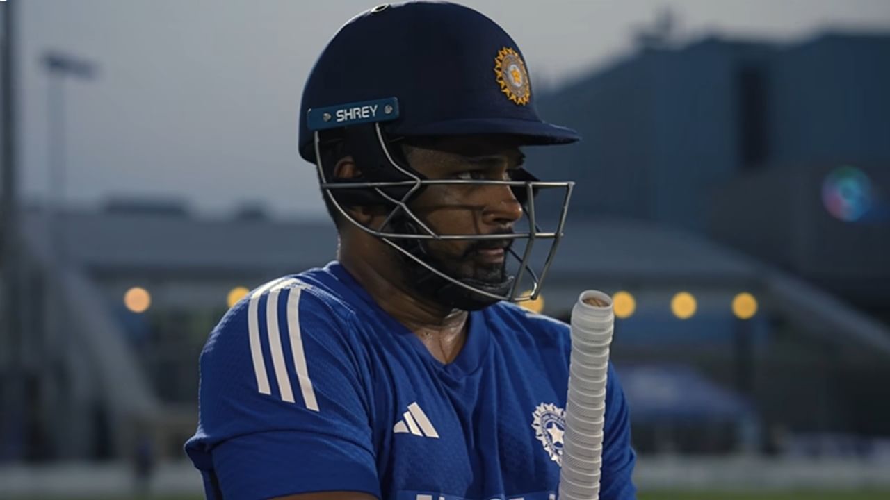 ഗില്ലിന് വിശ്രമം അനുവദിച്ചാല്‍ സഞ്ജു സാംസണ്‍ അഭിഷേകിനൊപ്പം ഓപ്പണറാകും. ഗില്‍ ഓപ്പണറാകുന്നതിന് മുമ്പ് ടി20യില്‍ സഞ്ജുവും അഭിഷേകുമായിരുന്നു ഓപ്പണര്‍മാര്‍. ഓപ്പണറെന്ന നിലയില്‍ മികച്ച പ്രകടനം പുറത്തെടുത്തിട്ടുള്ള താരമാണ് സഞ്ജു. ഗില്‍ ഇന്നും കളിച്ചാല്‍ ചിലപ്പോള്‍ സഞ്ജു പ്ലേയിങ് ഇലവനില്‍ നിന്ന് പുറത്താകാനും സാധ്യതയുണ്ട്. അവസരം കാത്തിരിക്കുന്ന ജിതേഷ് ശര്‍മയെ ചിലപ്പോള്‍ സഞ്ജുവിന് പകരം ഇന്ന് കളിപ്പിച്ചേക്കാം (Image Credits: facebook.com/IndianCricketTeam)