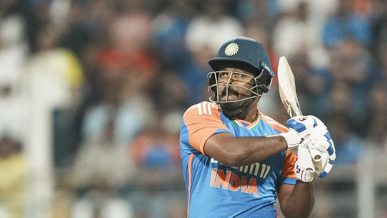 എന്നാല്‍ ഒമാനെതിരെ മൂന്നാം നമ്പറില്‍ തിളങ്ങിയ സഞ്ജുവിനെ ആ സ്ഥാനത്ത് നിലനിര്‍ത്താന്‍ സൂര്യകുമാര്‍ യാദവ് തീരുമാനിച്ചാല്‍ കാര്യങ്ങള്‍ മാറിമറിയാം. ഇനി പാകിസ്ഥാനെതിരായ മത്സരത്തില്‍ തിളങ്ങാനോ, മികച്ച പ്രകടനം കാഴ്ചവയ്ക്കാനോ സാധിച്ചില്ലെങ്കില്‍ പോലും ഈ ഏഷ്യാ കപ്പില്‍ തന്നെ ടി20യില്‍ ആയിരം റണ്‍സെന്ന നേട്ടം സ്വന്തമാക്കാന്‍ സഞ്ജുവിന് അവസരങ്ങളുണ്ട് (Image Credits: PTI)