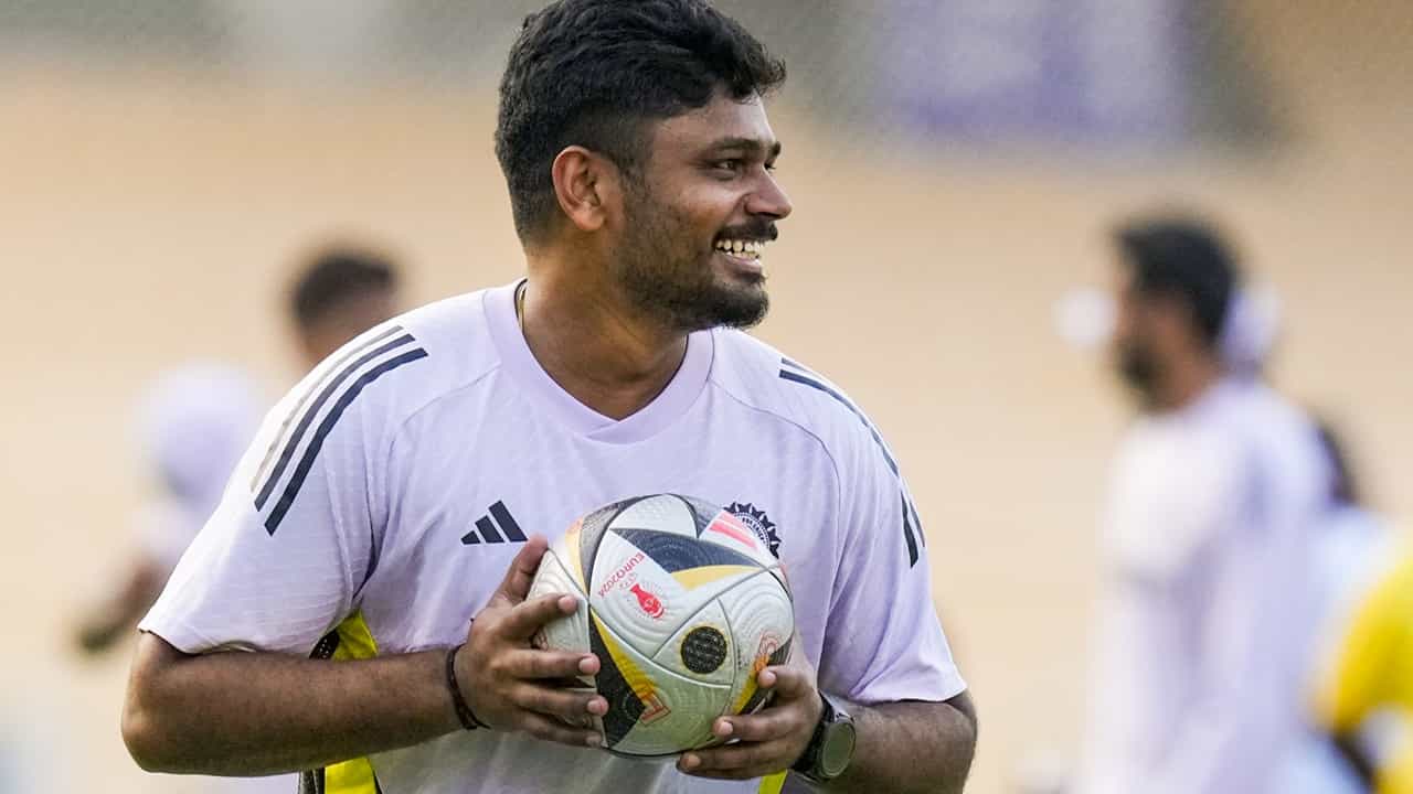 Sanju Samson Asia Cup 2025: ഒടുവില് സഞ്ജു ഗ്ലൗസ് എടുത്തു, ട്വിസ്റ്റ് പ്രതീക്ഷിക്കാമോ? Sanju Samson Asia Cup 2025: ഒടുവില് സഞ്ജു ഗ്ലൗസ് എടുത്തു, ട്വിസ്റ്റ് പ്രതീക്ഷിക്കാമോ?
