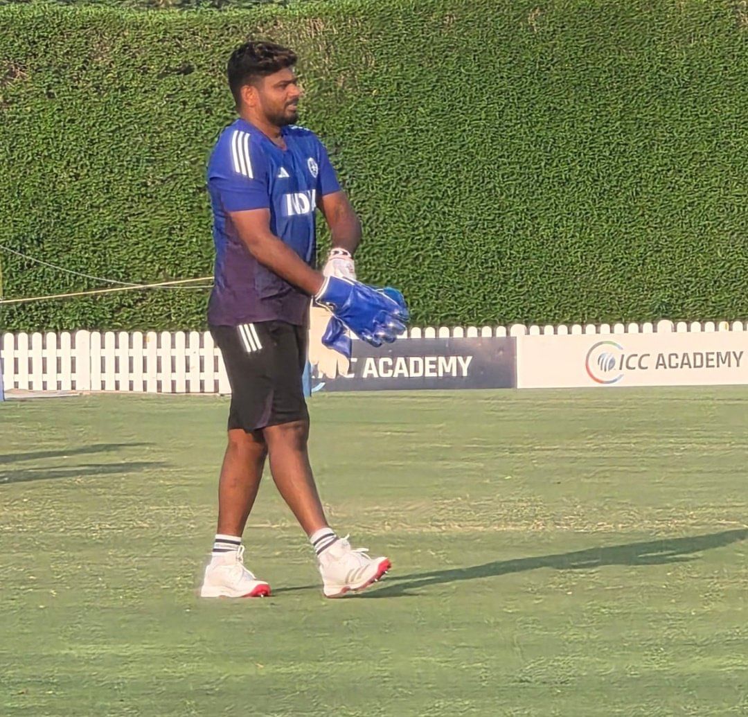 കഴിഞ്ഞ ദിവസങ്ങളിൽ നടന്ന പരിശീലന സെഷനുകളിൽ വളരെ കുറച്ച് സമയം മാത്രമാണ് സഞ്ജു ഉൾപ്പെട്ടത്. ടീമിലെ മറ്റൊരു വിക്കറ്റ് കീപ്പറായ ജിതേഷ് ശർമ്മ കീപ്പിങ്, ബാറ്റിങ് ഡ്രില്ലുകൾ ഏറെ സമയം നടത്തുകയും ചെയ്തു. ഇതോടെയാണ് ജിതേഷാവും കളിക്കുകയെന്നത് ഏറെക്കുറെ ഉറപ്പായത്.