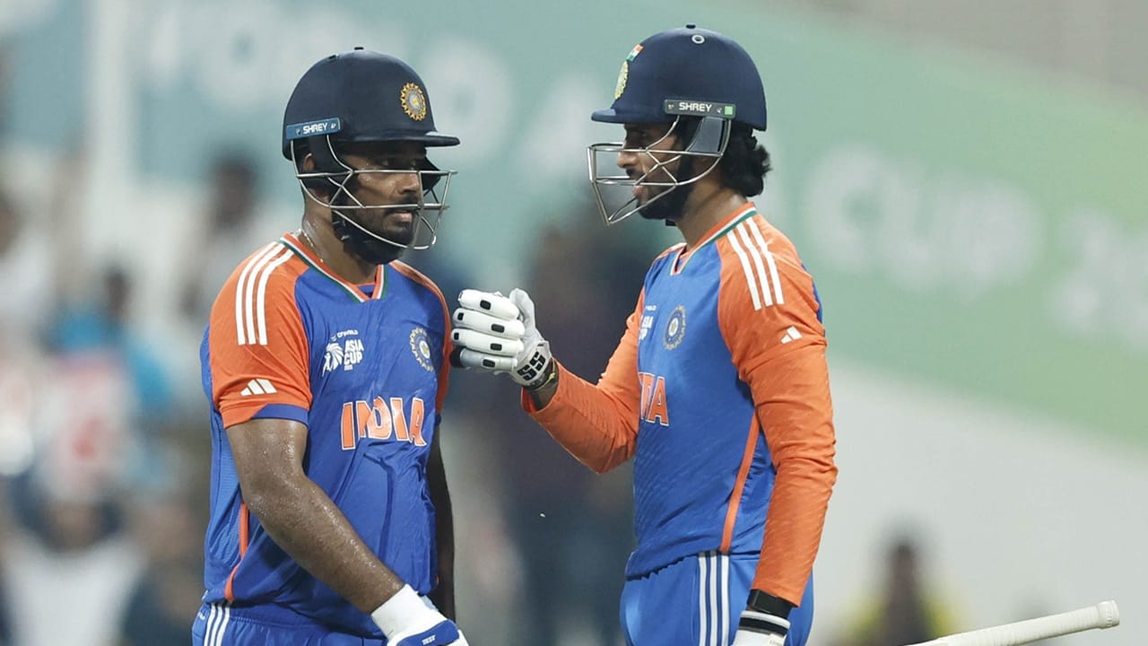 സൂര്യകുമാര്‍ യാദവ് മൂന്നാം നമ്പറിലും, തിലക് നാലാമതും ബാറ്റ് ചെയ്യും. അഞ്ചാം നമ്പറിലാണ് സഞ്ജു സാംസണ്‍. മത്സരം ആരംഭിക്കുമ്പോള്‍ ബാറ്റിങ് പൊസിഷനില്‍ മാറ്റം വന്നേക്കാം  (Image Credits: PTI)