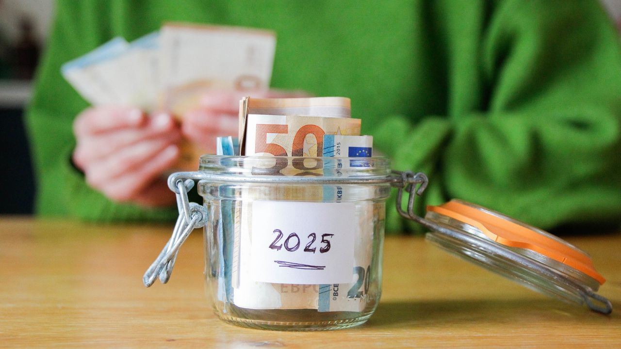 ഇക്കാലയളവില്‍ നിങ്ങളുടെ ആകെ നിക്ഷേപം ഏകദേശം 2 കോടി രൂപയായിരിക്കും. ബാക്കി തുക കോമ്പൗണ്ടിങ് വഴി ലഭിക്കുന്നതാണ്. 10,000 രൂപയുടെ നിക്ഷേപമാണെങ്കില്‍ പോലും ഇവിടെ നിങ്ങള്‍ക്ക് കോടികള്‍ സമാഹരിക്കാന്‍ സാധിക്കുന്നു.