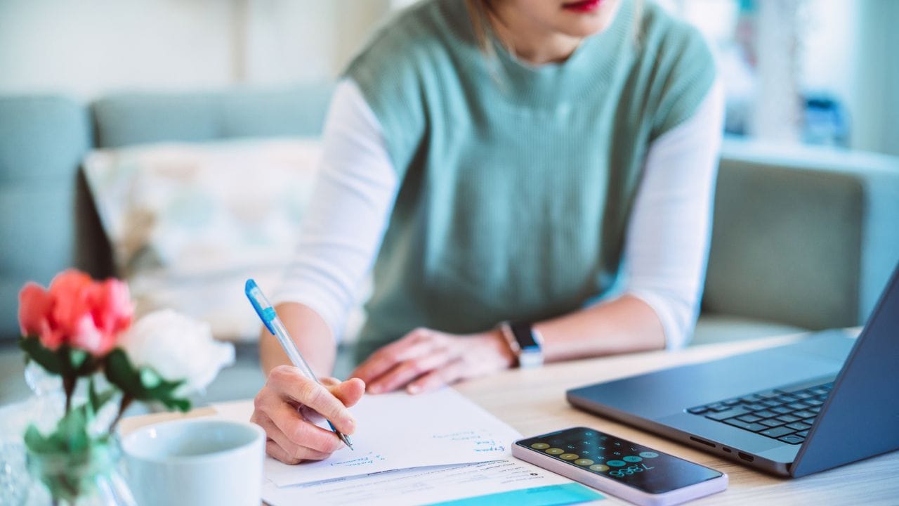 അറിയിപ്പ്: മുകളില്‍ നല്‍കിയിരിക്കുന്നത് പൊതുവിവരത്തെ തുടര്‍ന്നുള്ള റിപ്പോര്‍ട്ടാണ്. അതിനാല്‍ തന്നെ അപകട സാധ്യത മനസിലാക്കി മാത്രം മുന്നോട്ടുപോവുക. അല്ലാതെയുണ്ടാകുന്ന സാമ്പത്തിക നഷ്ടങ്ങള്‍ക്ക് ടിവി9 മലയാളം ഉത്തരവാദിയായിരിക്കില്ല. 

