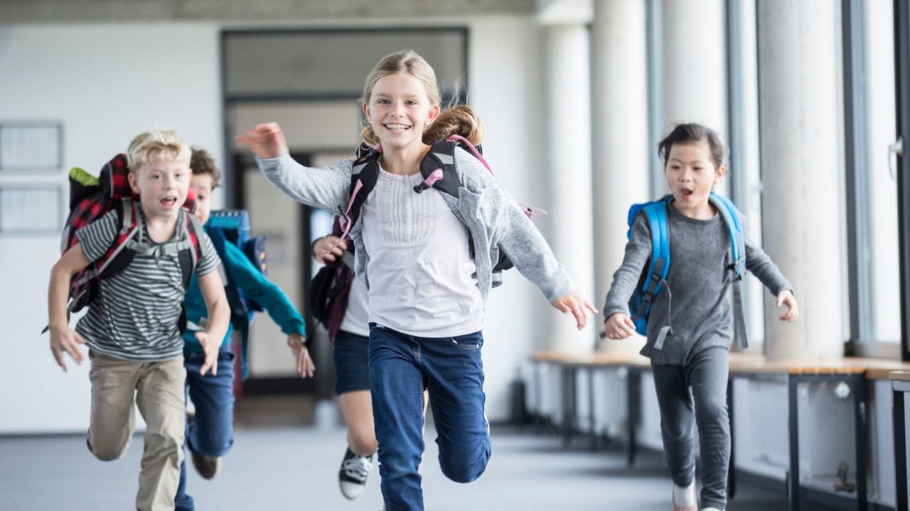 ഒക്ടോബര്‍ രണ്ടിന് ഗാന്ധി ജയന്തിയും വിജയദശമിയും ഒരുമിച്ചാണ് വരുന്നത്. അതിനാല്‍ രണ്ട് ദിവസങ്ങളിലായി ലഭിക്കേണ്ട അവധികള്‍ ഇത്തവണ ഒരുമിച്ച് ആസ്വദിക്കാം. 

