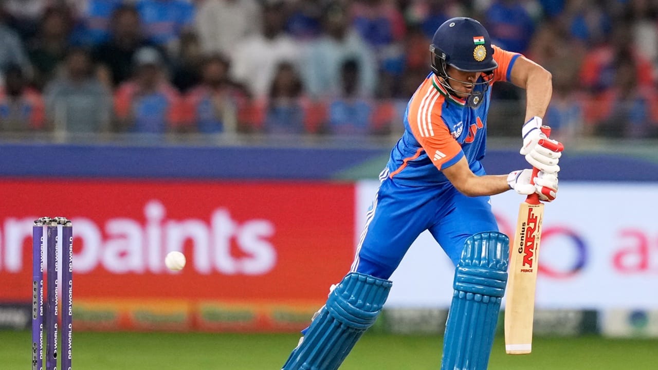 വൈസ് ക്യാപ്റ്റനായ ശുഭ്മാന്‍ ഗില്ലും പരാജയമായിരുന്നു. ഒമ്പത് പന്തില്‍ 20 നോട്ടൗട്ട്, ഏഴ് പന്തില്‍ 10, 28 പന്തില്‍ 47, 19 പന്തില്‍ 29, 10 പന്തില്‍ 12, എട്ട് പന്തില്‍ അഞ്ച് എന്നിങ്ങനെയാണ് ഗില്ലിന്റെ ഓരോ മത്സരത്തിലെയും പ്രകടനം. ആകെ നേടിയത് 127 റണ്‍സ് (Image Credits: PTI)