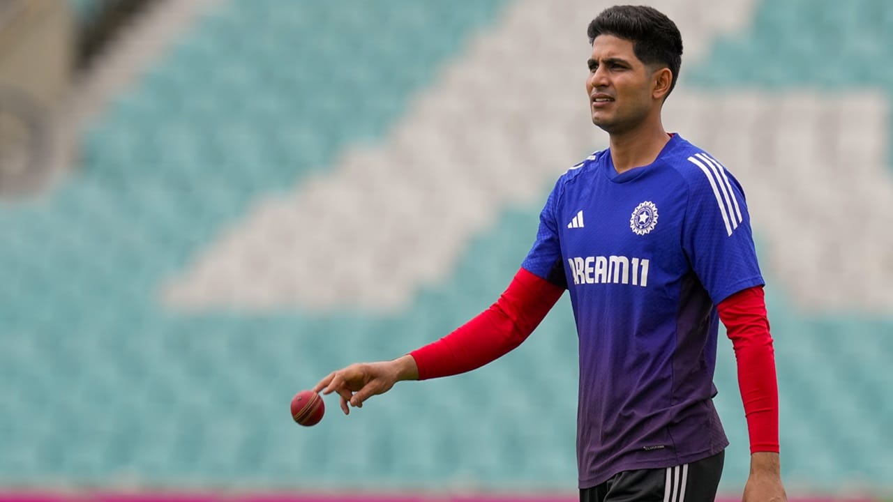 ഏഷ്യാ കപ്പിലെ പാകിസ്ഥാനെതിരായ പോരാട്ടം ആരംഭിക്കുന്നതിന് മുമ്പ് ഇന്ത്യന്‍ ടീമിന് തിരിച്ചടി. പരിശീലനത്തിനിടെ വൈസ് ക്യാപ്റ്റന്‍ ശുഭ്മാന്‍ ഗില്ലിന് പരിക്കേറ്റു (Image Credits: PTI)