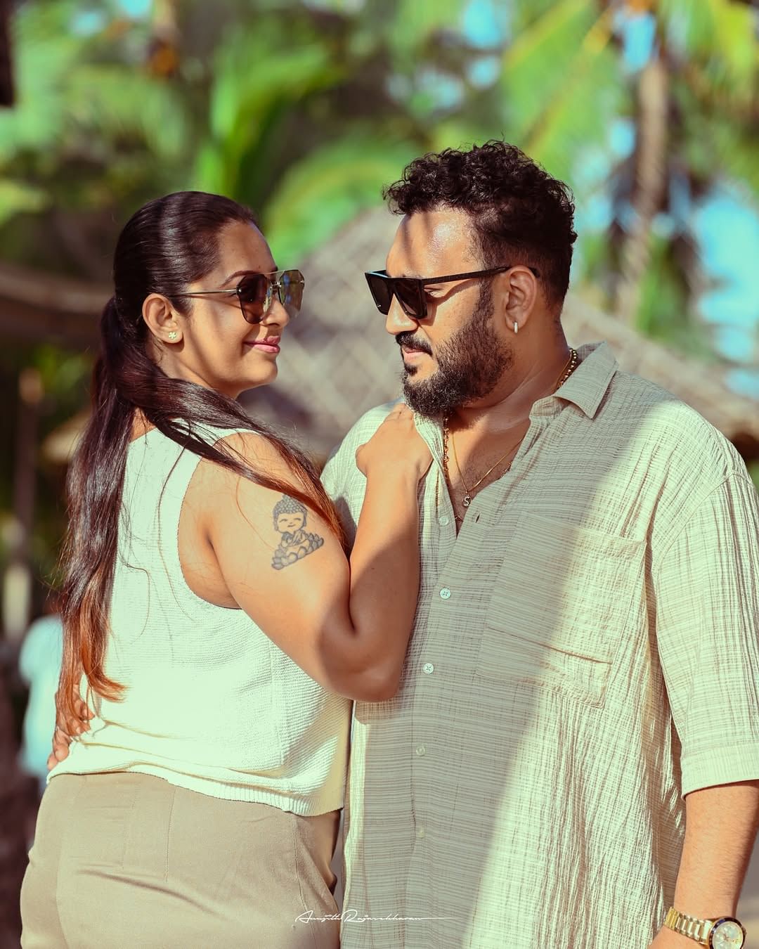 തന്റെ മകൾ ഒറ്റയ്ക്ക് അല്ല വളരുന്നത് . തന്റെ സഹോദരങ്ങളുടെ മക്കൾ ഉണ്ടെന്നാണ് അർജുൻ പറയുന്നത്. തങ്ങൾ ജോയിന്റ് ഫാമിലിയാണ് അതുകൊണ്ട് ഒറ്റപ്പെട്ടുവെന്ന പ്രശ്നം വരില്ല. ഒറ്റ മകളേയുള്ളുവെന്ന് പറയാൻ പറ്റില്ല. രണ്ട് പെൺപിള്ളേരും ഒരു ആൺകൊച്ചുമുണ്ട്. സൗഭാ​ഗ്യയാണ് മറ്റ് പിള്ളേരെ കൂടി നോക്കുന്നതെന്നാണ് അർജുൻ പറയുന്നത്.