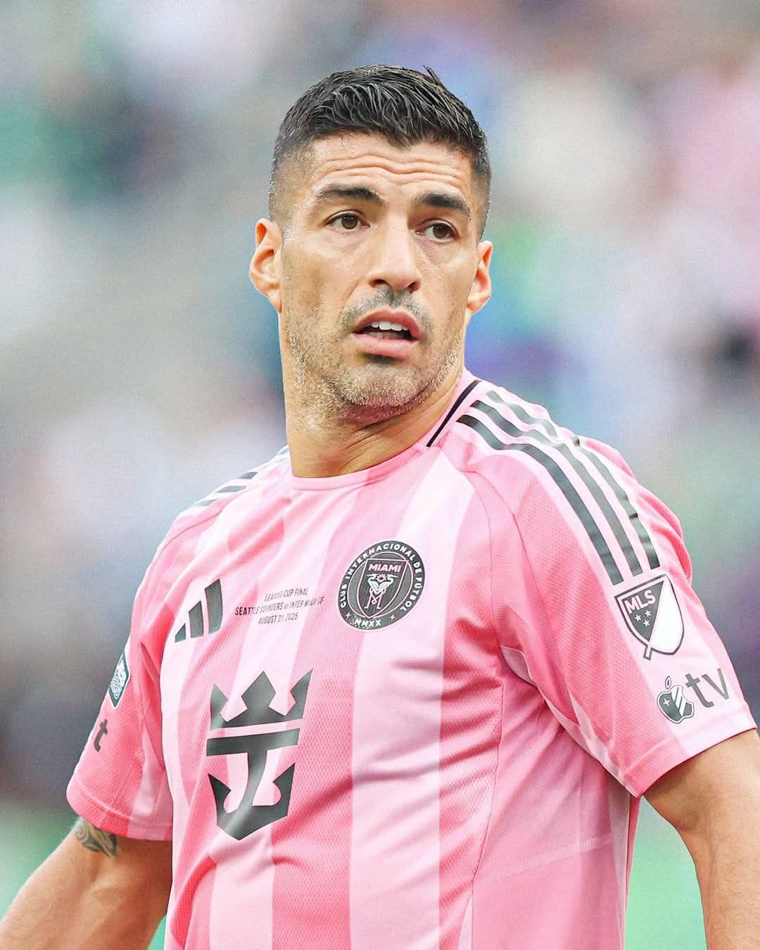 സിയാറ്റിലിനെതിരായ ലീഗ്സ് കപ്പ് ഫൈനലിലാണ് സംഭവം നടന്നത്. മത്സരത്തിൽ ഇൻ്റർ മയാമിയെ മടക്കമില്ലാത്ത മൂന്ന് ഗോളുകൾക്ക് സിയാറ്റിൽ തോല്പിച്ചിരുന്നു. ഈ മത്സരത്തിന് ശേഷം ഇരു ടീമിലെ താരങ്ങളും സപ്പോർട്ടും സ്റ്റാഫും തമ്മിൽ ഏറ്റുമുട്ടിയിരുന്നു. ഇതിനിടെയായിരുന്നു സംഭവം.