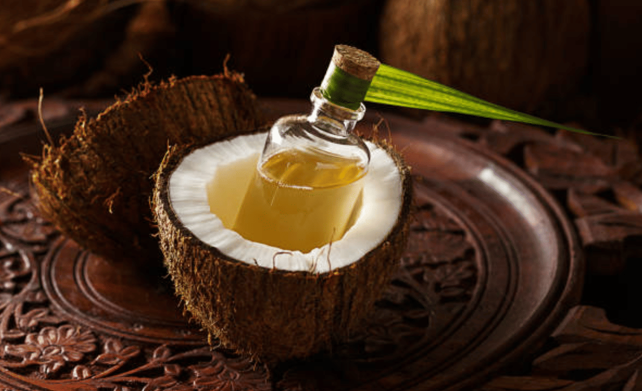 നാളെ മുതൽ ശബരി സബ്സിഡി വെളിച്ചെണ്ണയുടെ വില ലിറ്ററിന് 339 രൂപയിൽ നിന്ന് 319 രൂപയായും ശബരി നോൺ സബ്സിഡി 389 രൂപയിൽ നിന്ന് 359 രൂപയായും കേര വെളിച്ചെണ്ണയുടെ വില 429 രൂപയിൽ നിന്നും 419 രൂപയായും കുറയ്ക്കും. (Image Credit: Getty Images)