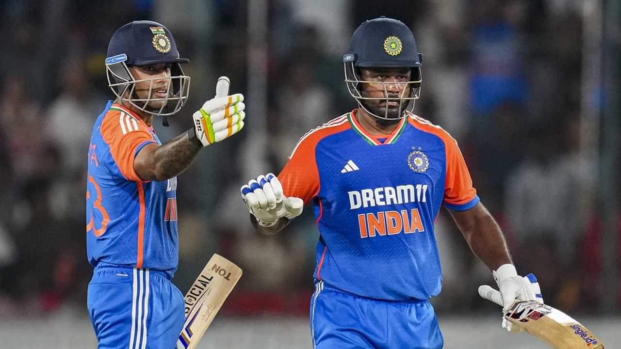 Sanju Samson: നൈസായിട്ട് ഒഴിവാക്കാനുള്ള പരിപാടി? സഞ്ജു കളിക്കുമോ എന്ന് ചോദിച്ചപ്പോള് സൂര്യകുമാര് പറഞ്ഞത് Sanju Samson: നൈസായിട്ട് ഒഴിവാക്കാനുള്ള പരിപാടി? സഞ്ജു കളിക്കുമോ എന്ന് ചോദിച്ചപ്പോള് സൂര്യകുമാര് പറഞ്ഞത്