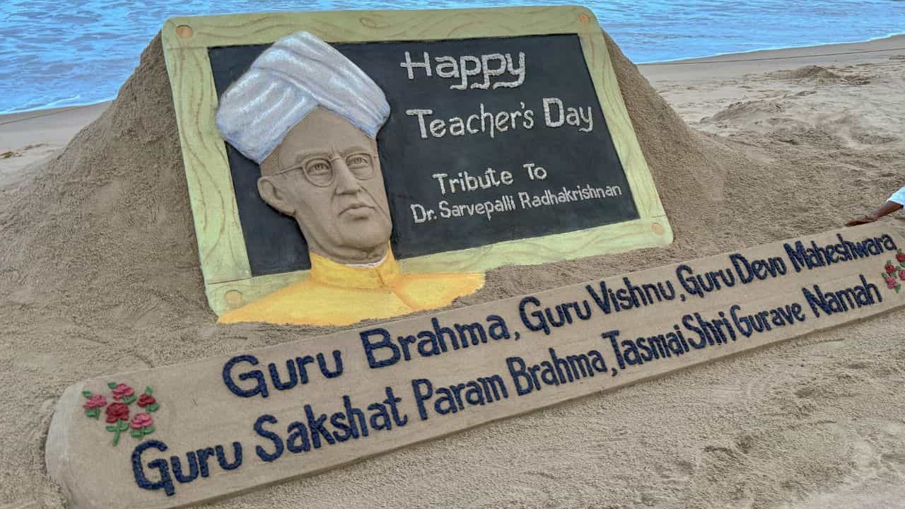 Teachers Day 2025: അറിവിലേക്ക് വഴിതെളിച്ചവർ, സ്വപ്നം കാണാൻ പഠിപ്പിച്ചവർ; ഇന്ന് അധ്യാപക ദിനം