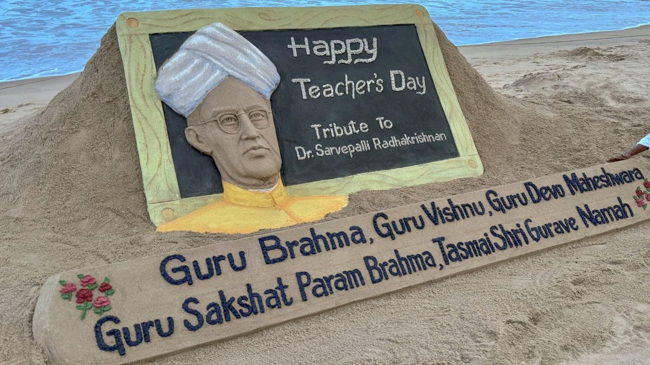 Teachers Day 2025: അറിവിലേക്ക് വഴിതെളിച്ചവർ, സ്വപ്നം കാണാൻ പഠിപ്പിച്ചവർ; ഇന്ന് അധ്യാപക ദിനം