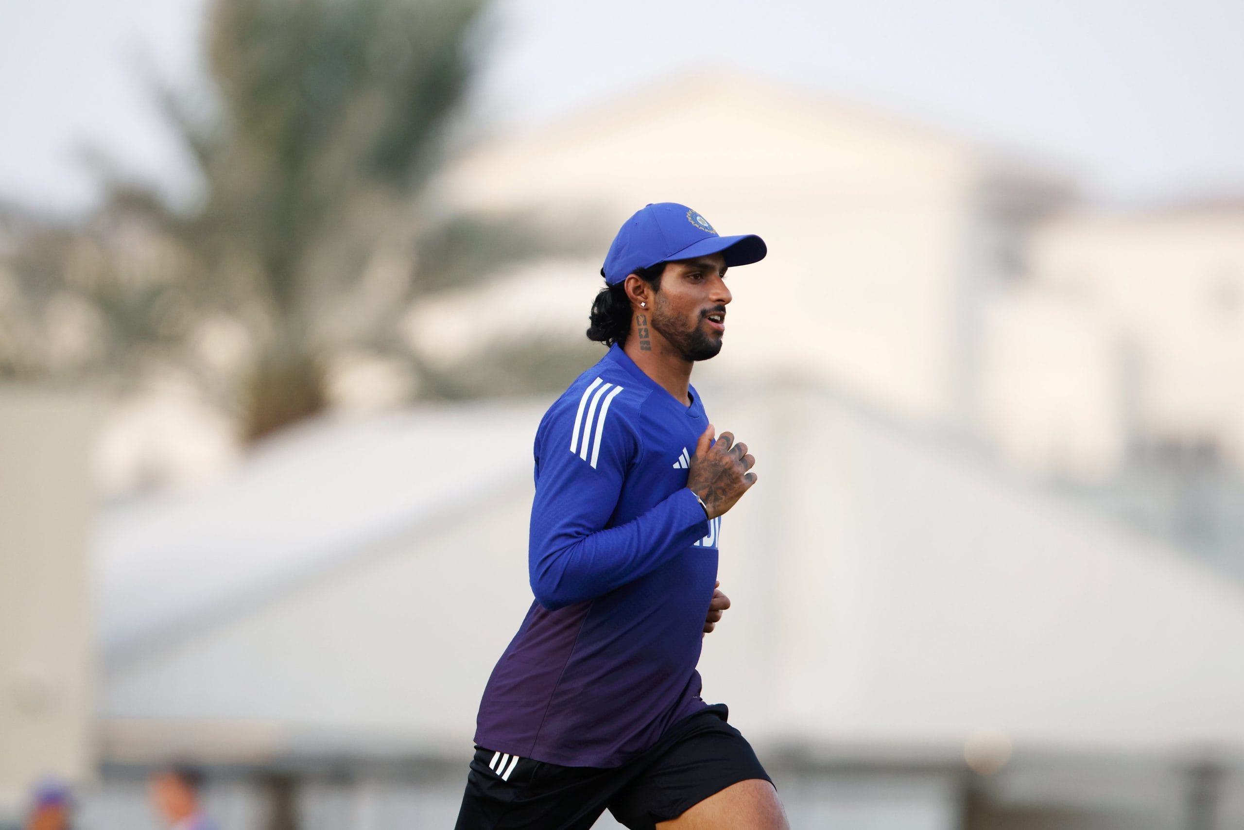 അതുകൊണ്ട് തന്നെ ശുഭ്മൻ ഗിൽ ഓപ്പൺ ചെയ്യുമെന്നതിൽ സംശയമില്ല. സഞ്ജുവിന് പ്ലേയിങ് ഇലവനിൽ ഇടം ലഭിക്കുമോ എന്നതാണ് അടുത്ത ചോദ്യം. മൂന്നാം നമ്പരിൽ സഞ്ജുവിന് സാധ്യതയുണ്ടെന്ന് ചില റിപ്പോർട്ടുകളുണ്ട്. എന്നാൽ, ടി20 രണ്ടാം റാങ്കിലുള്ള തിലക് വർമ്മ ഈ നമ്പറിൽ സ്ഥിരമാണ്. 
