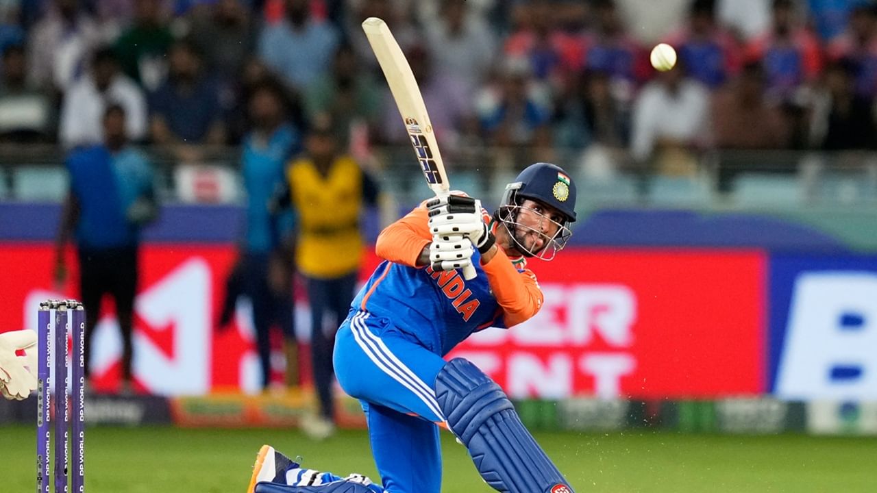 എന്നാല്‍ മൂന്നു താരങ്ങള്‍ക്കും നിലവില്‍ കുഴപ്പങ്ങളില്ലെന്നാണ് വിവരം. മൂവരും ഫൈനലില്‍ കളിച്ചേക്കും. അതേസമയം, ഫൈനലിന്റെ തലേദിവസമായ ഇന്ന് ഇന്ത്യ പരിശീലനം നടത്തിയില്ല. ഇന്ന് വിശ്രമിക്കാനാണ് ടീം മാനേജ്‌മെന്റ് തീരുമാനിച്ചത് (Image Credits: PTI)